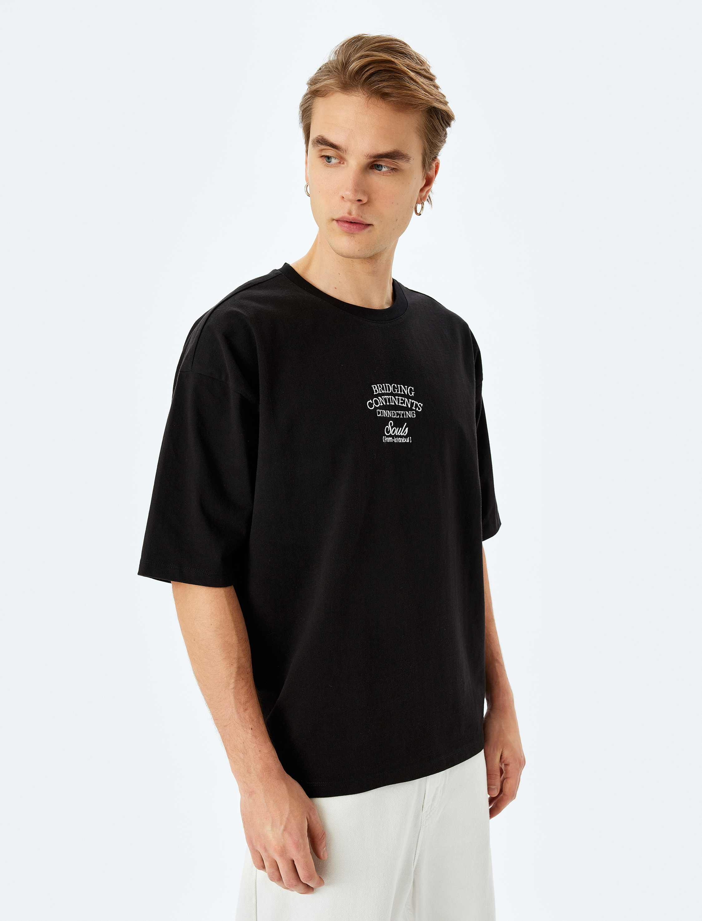   Pamuklu Bisiklet Yaka Tok Kumaş Slogan İşlemeli Kısa Kollu Oversize Tişört