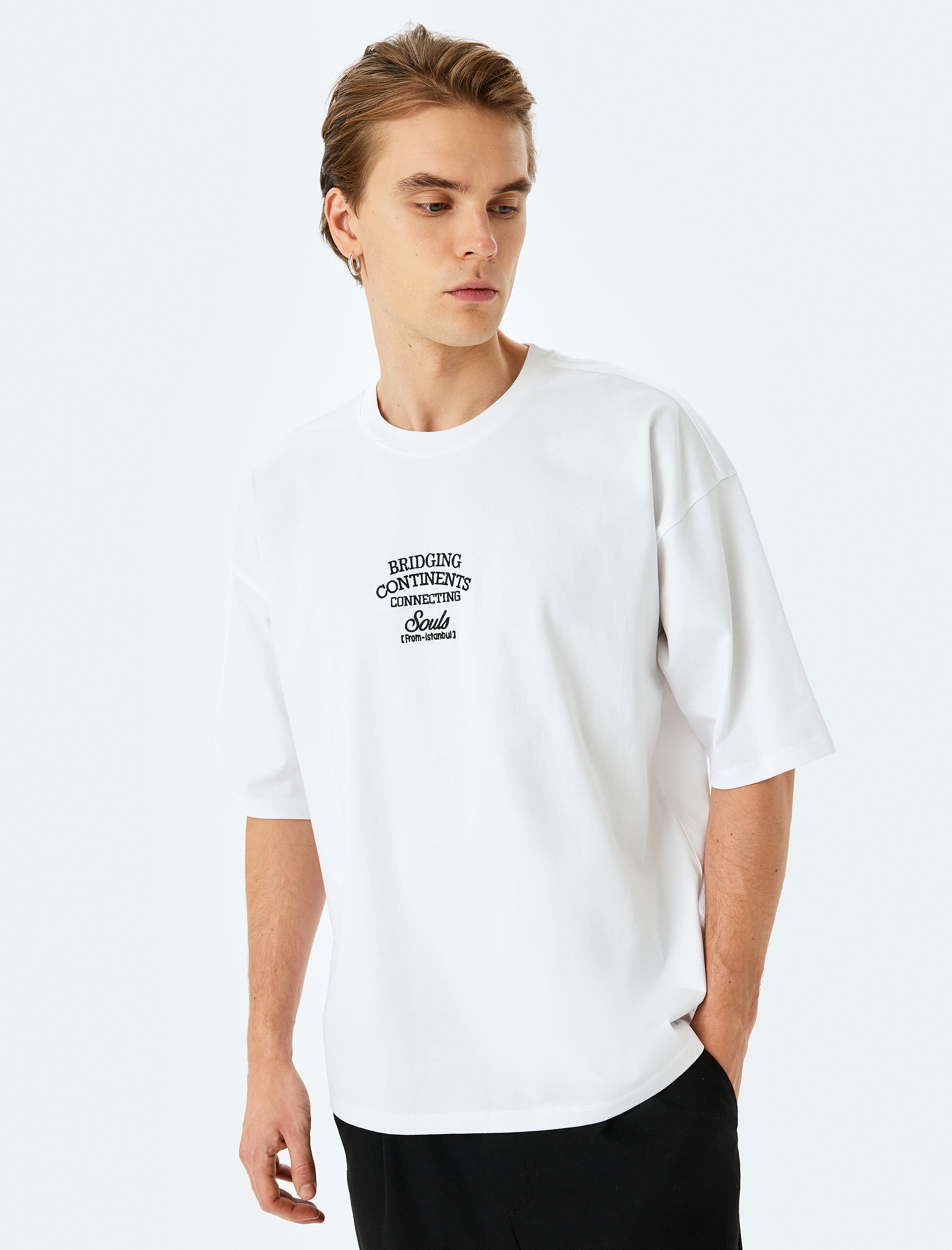   Pamuklu Bisiklet Yaka Tok Kumaş Slogan İşlemeli Kısa Kollu Oversize Tişört