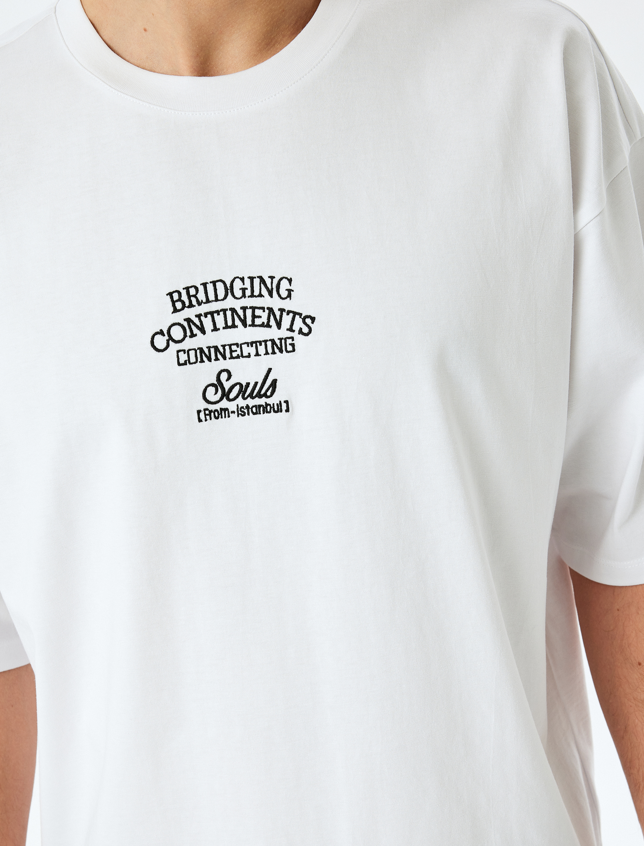   Pamuklu Bisiklet Yaka Tok Kumaş Slogan İşlemeli Kısa Kollu Oversize Tişört