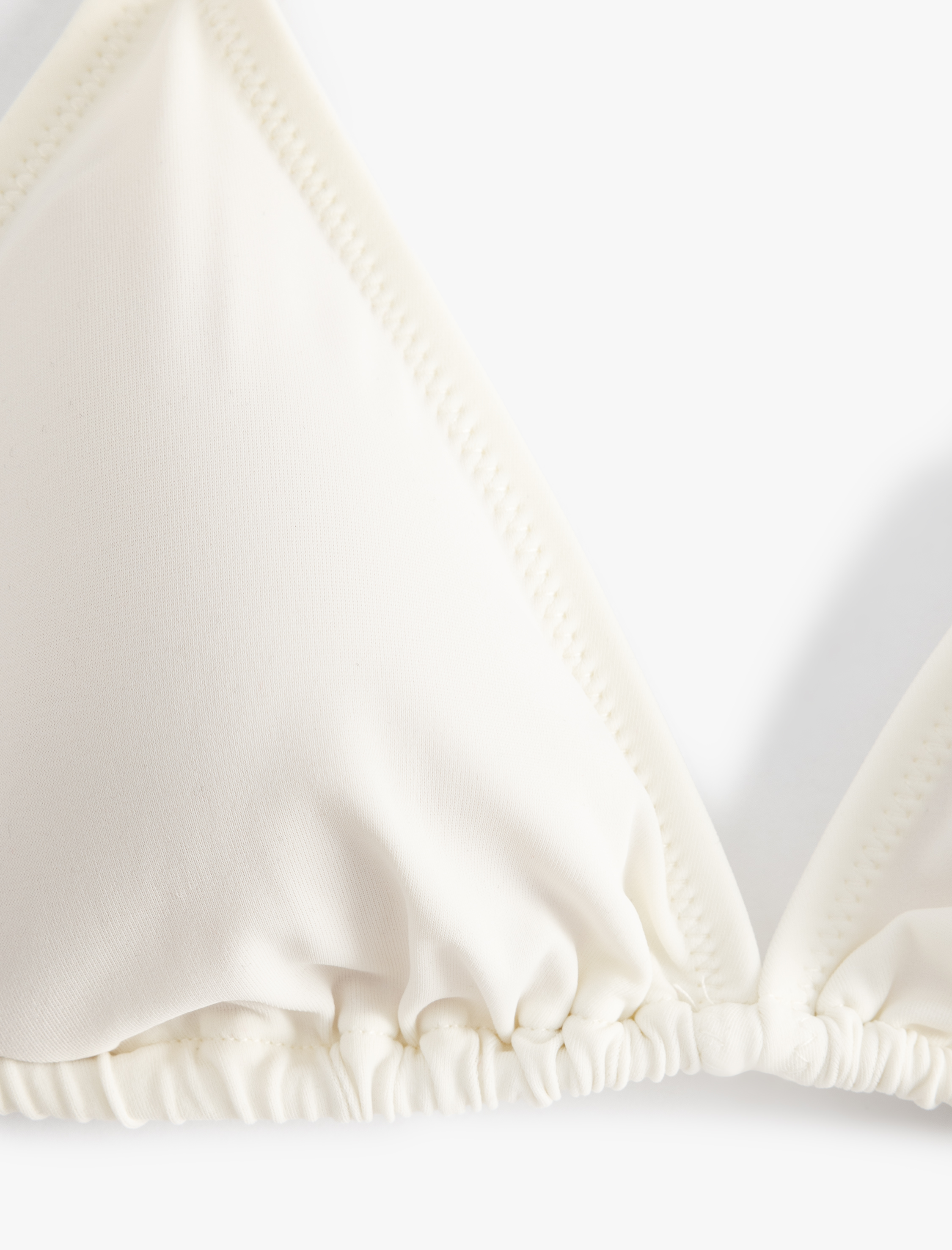   İpli Üçgen Bikini Üstü