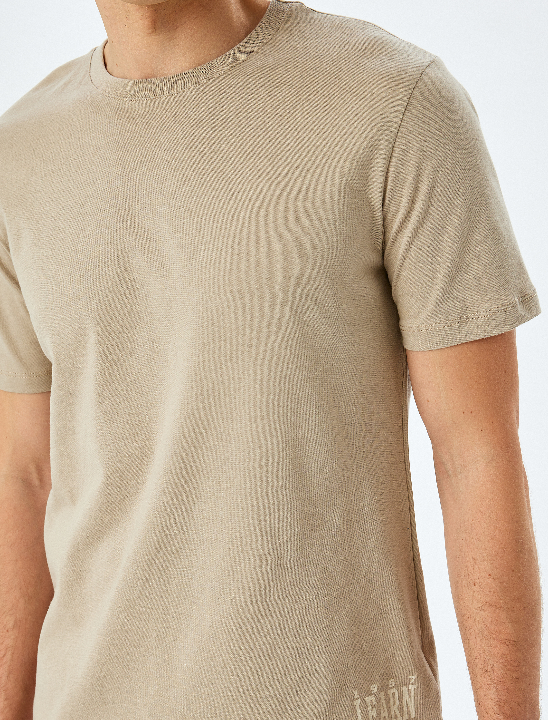   Kısa Kollu Pamuklu Bisiklet Yaka Slim Fit Slogan Baskılı Tişört