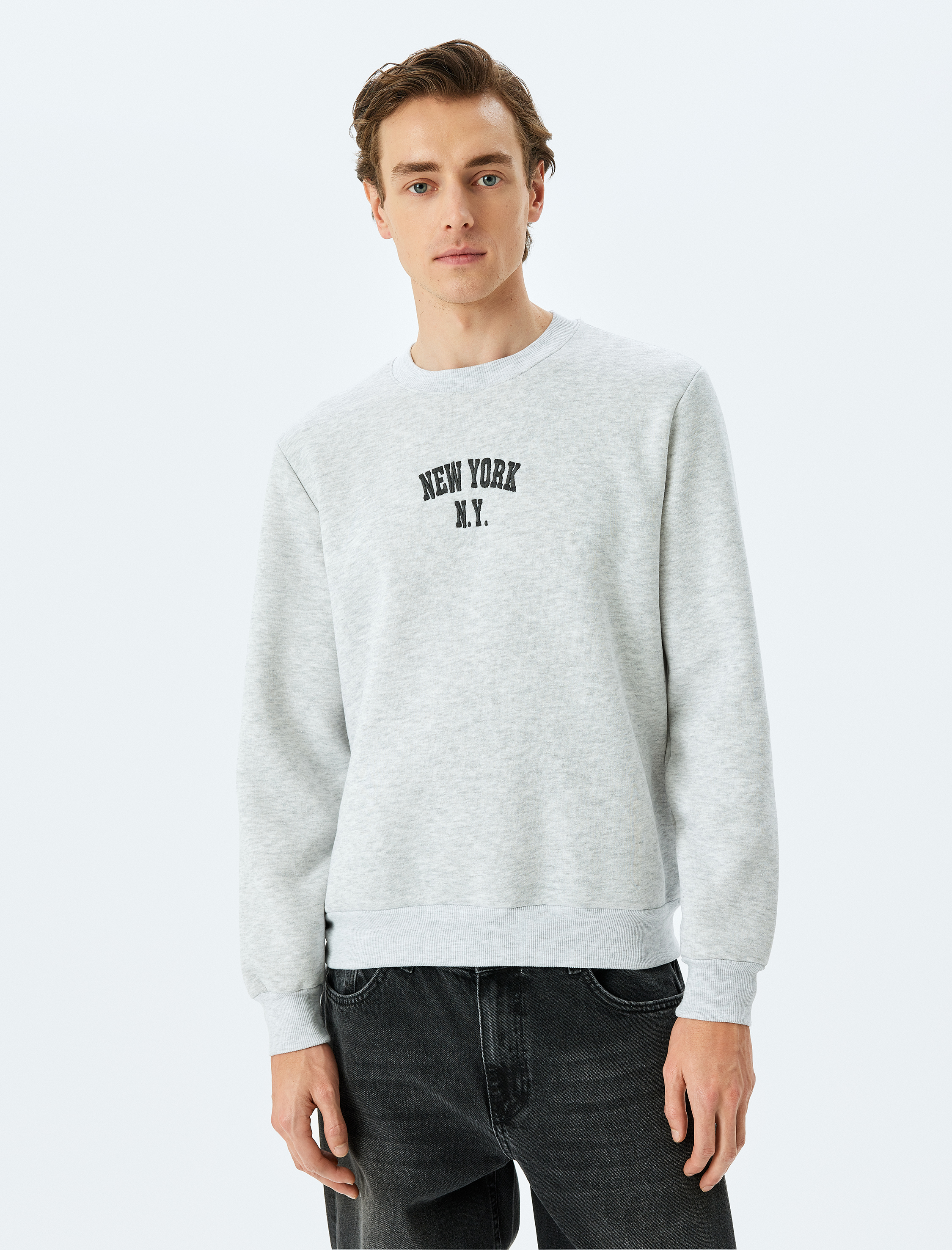   Bisiklet Yaka Şardonlu Slogan İşlemeli Sweatshirt