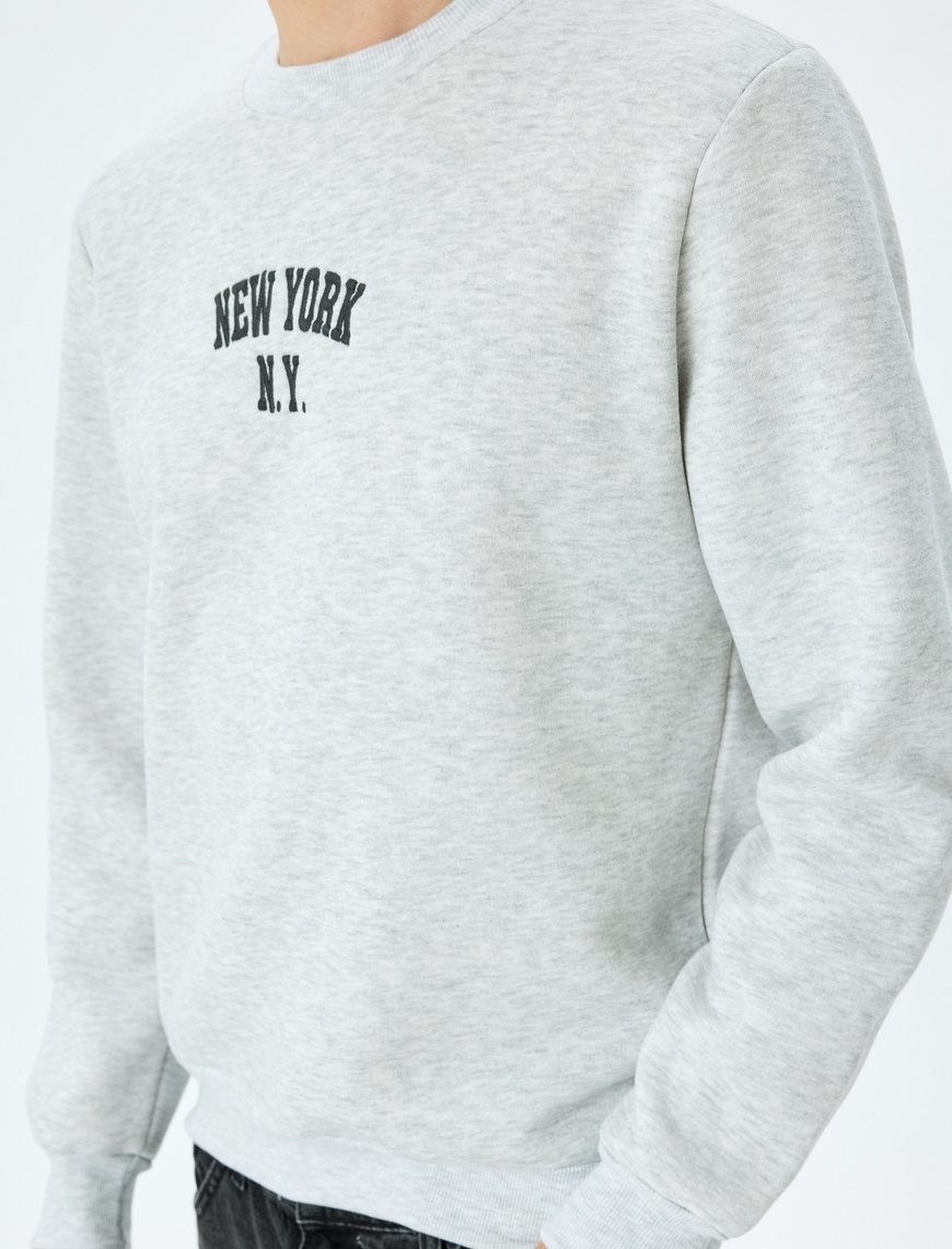   Bisiklet Yaka Slogan İşlemeli Sweatshirt