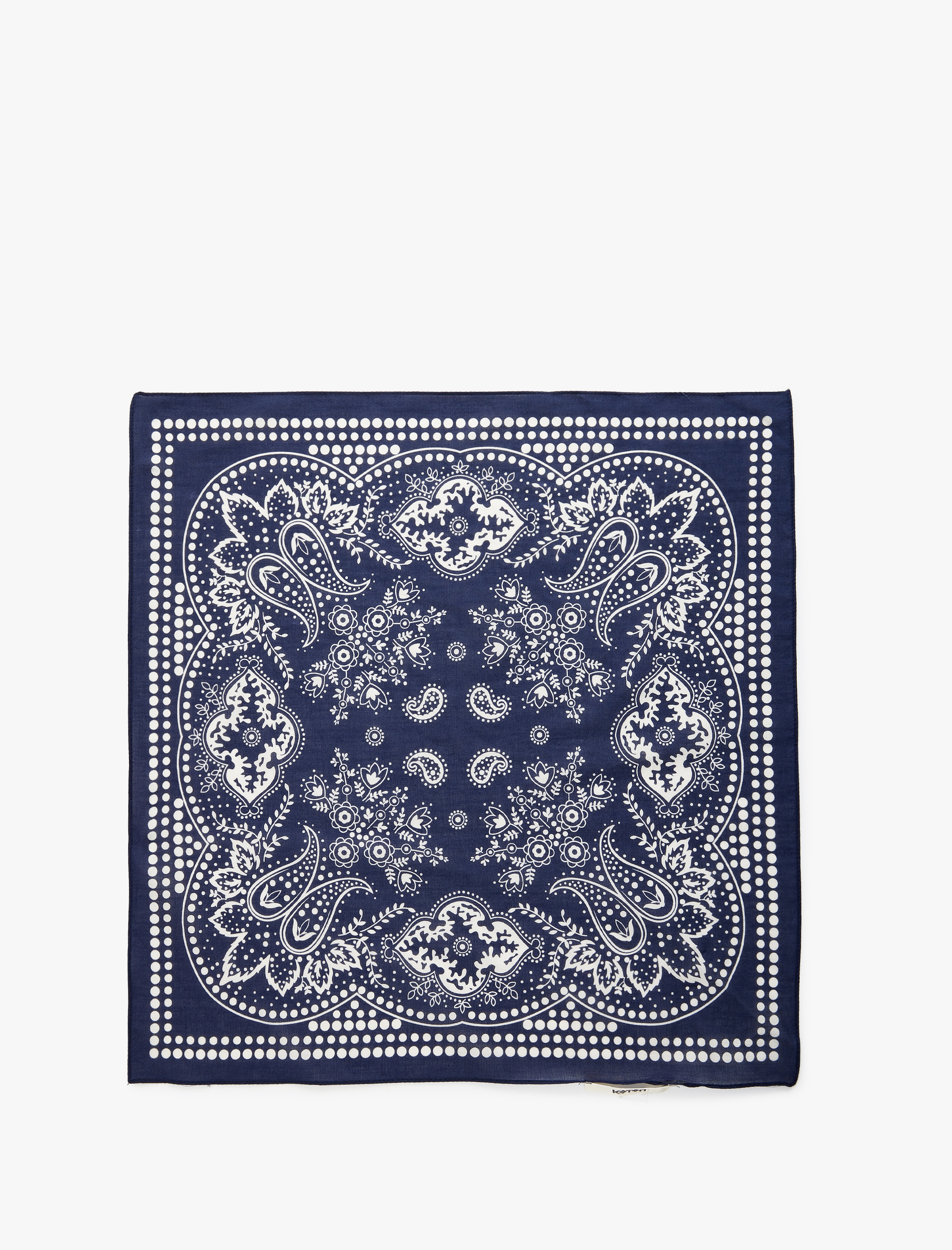  Kadın Desenli Kare Şal