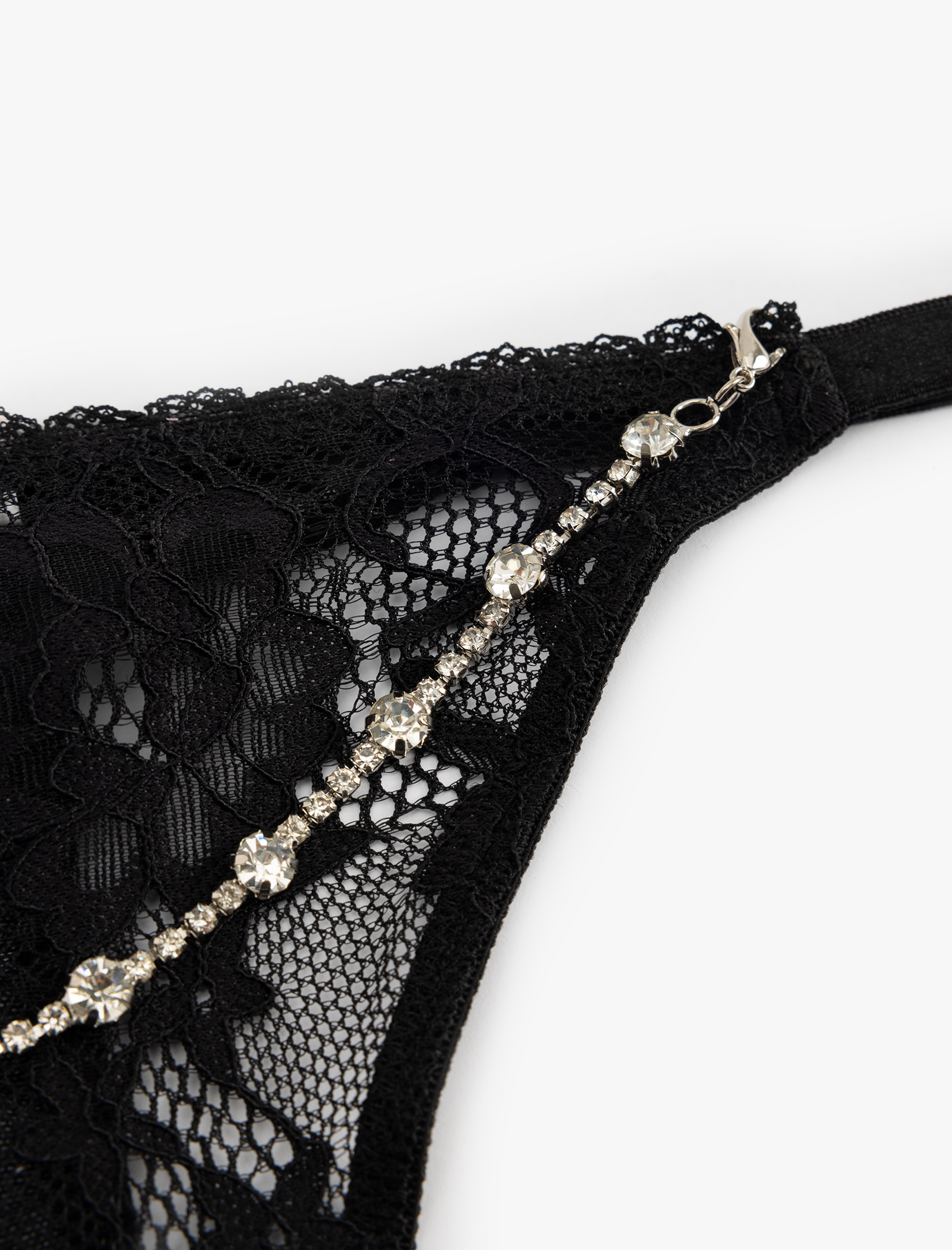   Yanları Lastikli Çıkarılabilir Zincir Detaylı Dantelli String Külot