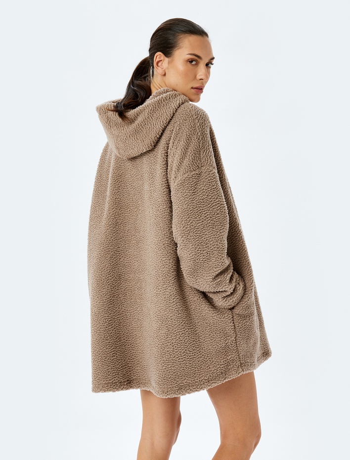  Uzun Kollu Oversize Kapüşonlu Peluş Sabahlık
