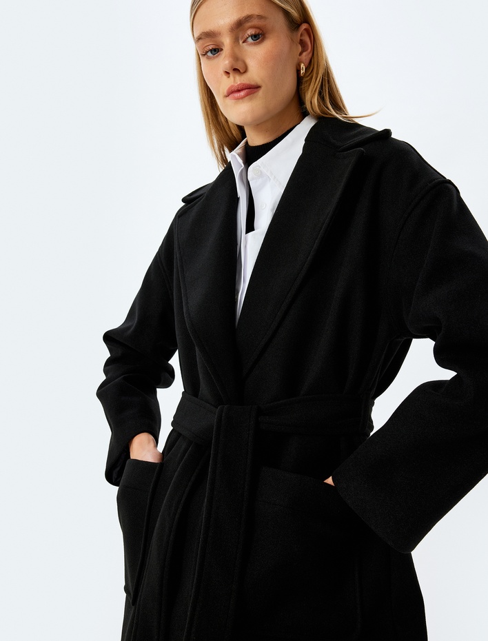  Aplike Cepli Kemer Detaylı Kruvaze Uzun Kaşe Kaban