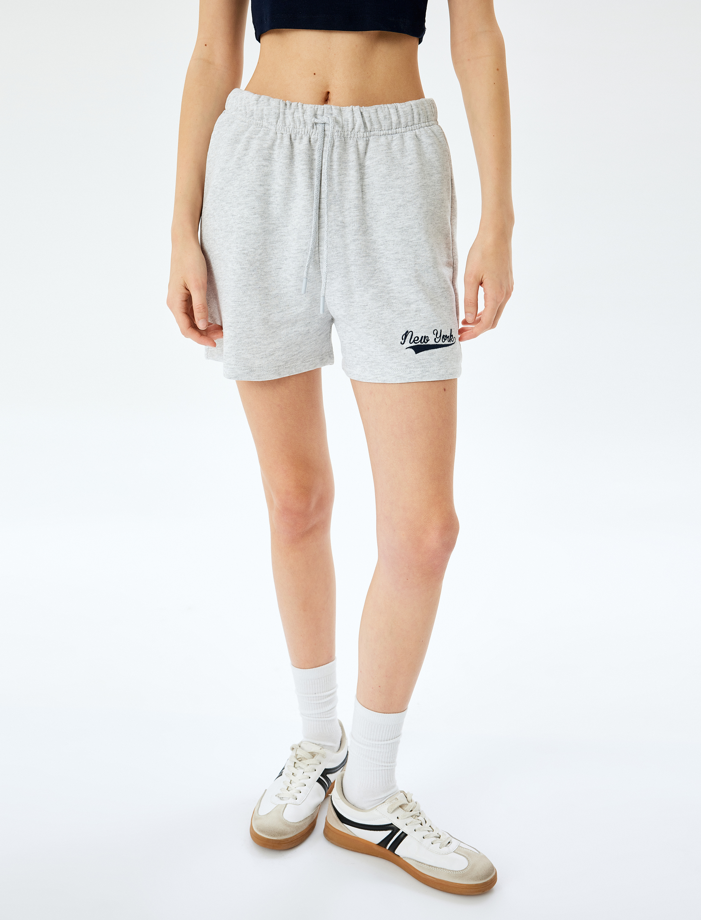   Beli Bağcıklı Baskılı Mini Şort