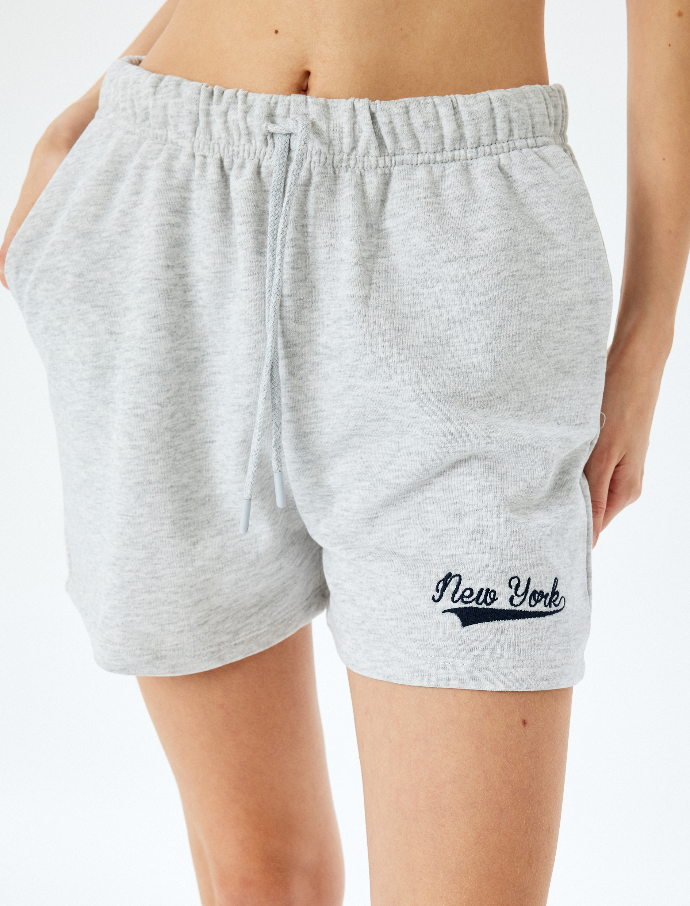   Beli Bağcıklı Baskılı Mini Şort