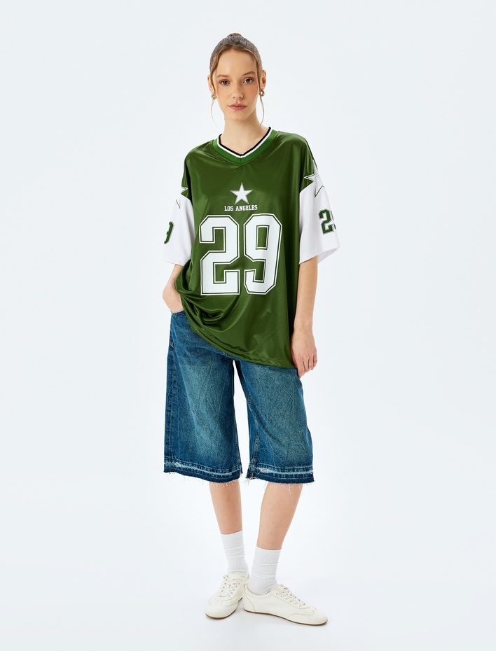  Rahat Kalıp Renk Bloklu Baskılı Parlak V Yaka Yarım Kol Tişört