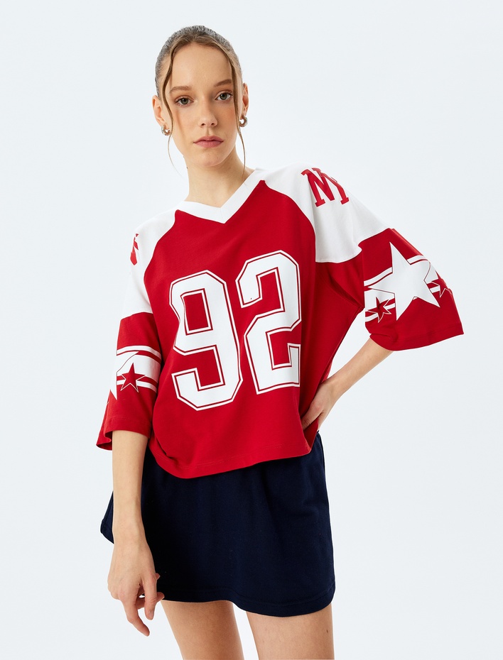  Kısa Kollu V Yaka Kolej Baskılı Crop Tişört