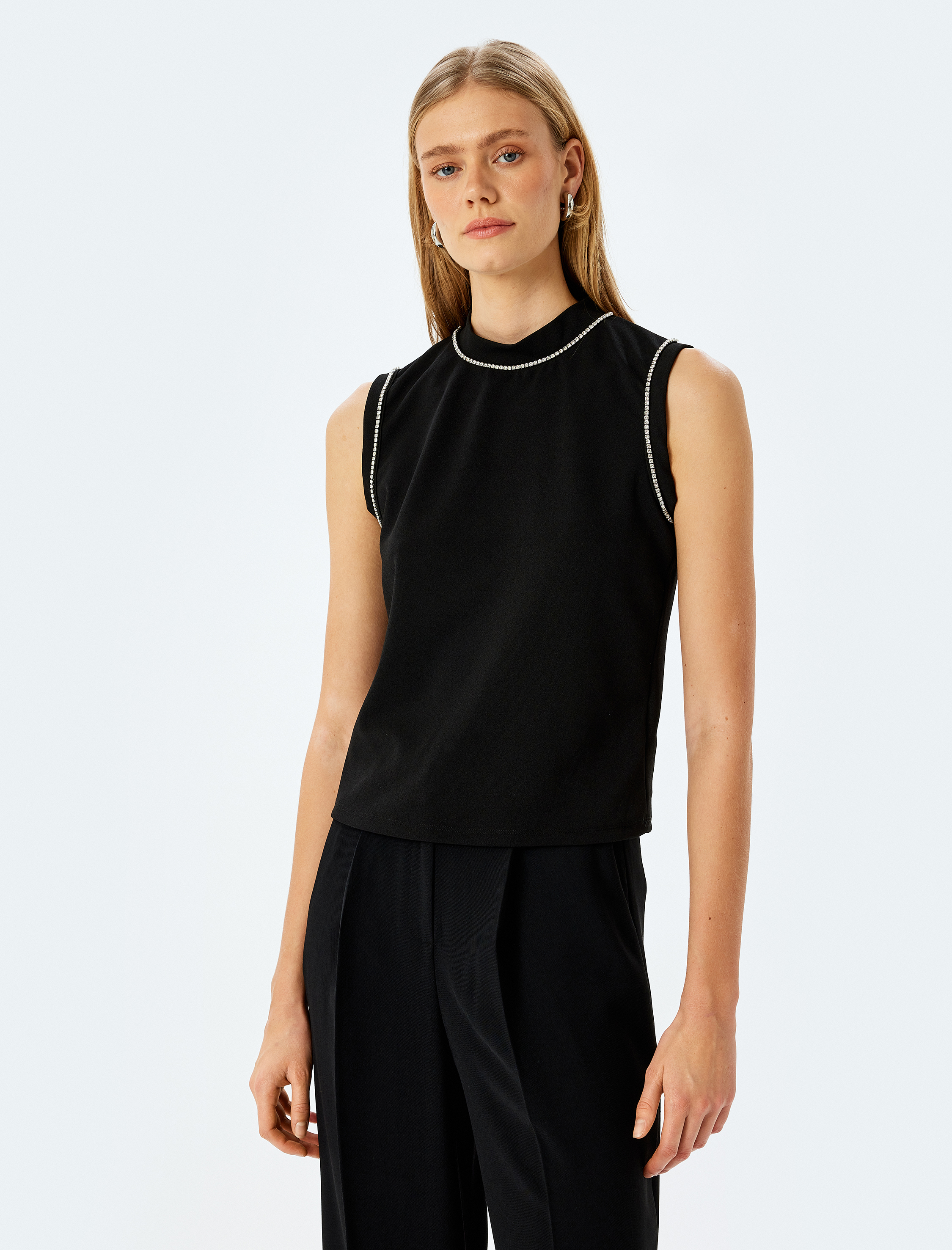 Slim Fit Bisiklet Yaka Taşlı Kolsuz Tişört