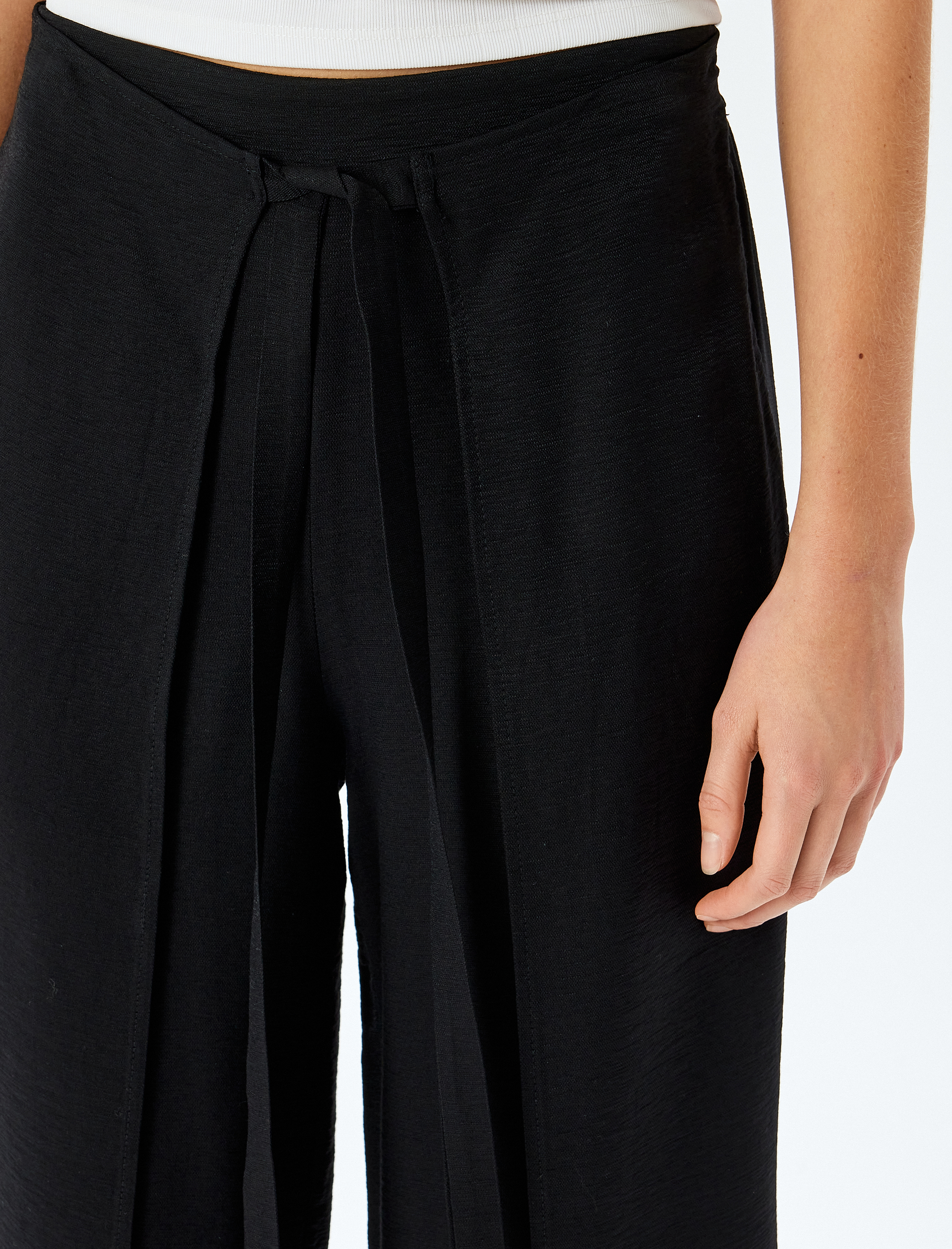   Kruvaze Yanları Kapak Detaylı Bağlamalı Bol Paça Viskon Pantolon