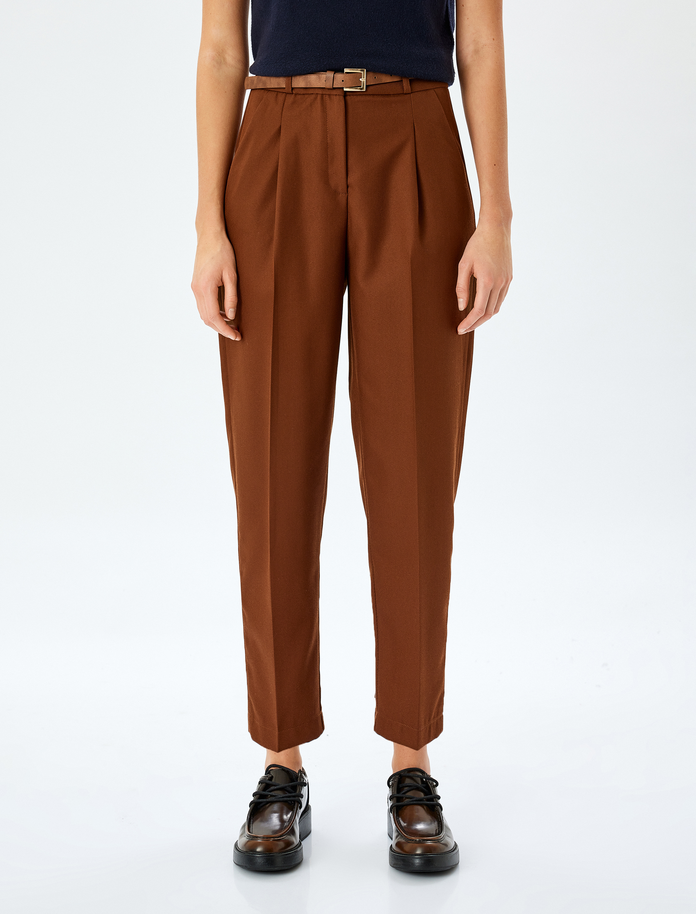   Kemer Detaylı Pileli Yüksek Bel Havuç Kesim Kumaş Pantolon