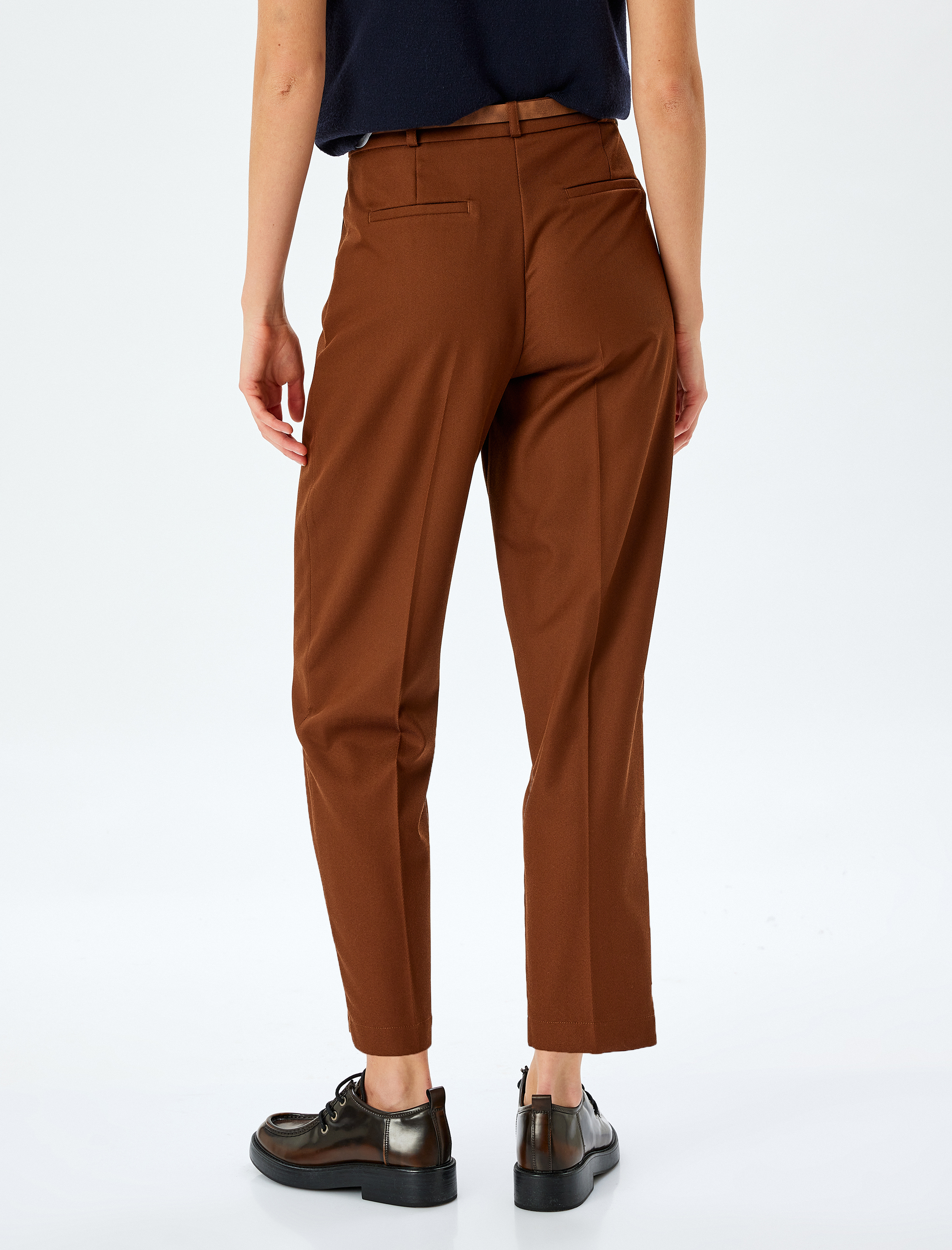   Kemer Detaylı Pileli Yüksek Bel Havuç Kesim Kumaş Pantolon