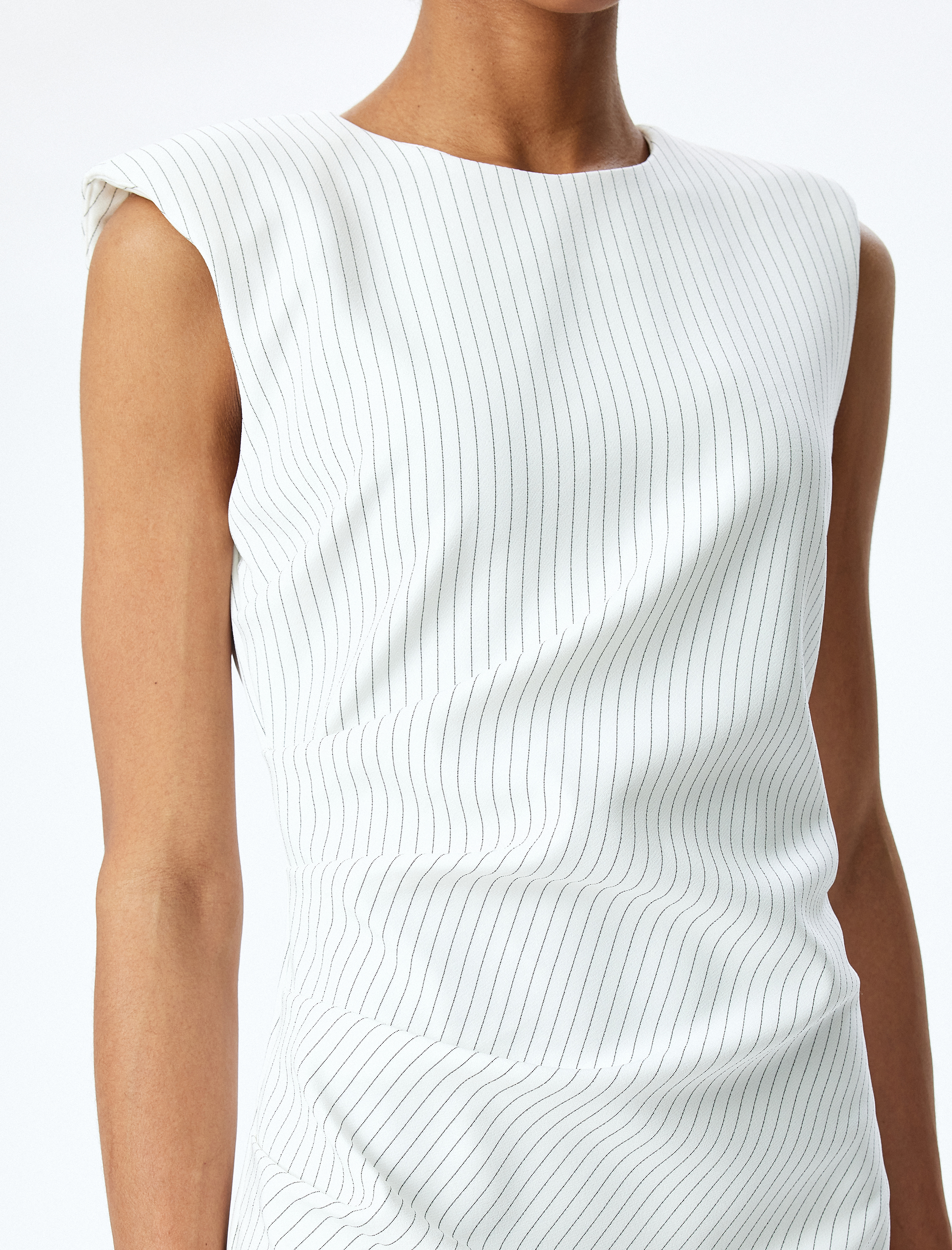   Bisiklet Yaka Drape Detaylı Kruvaze Kolsuz Mini Elbise