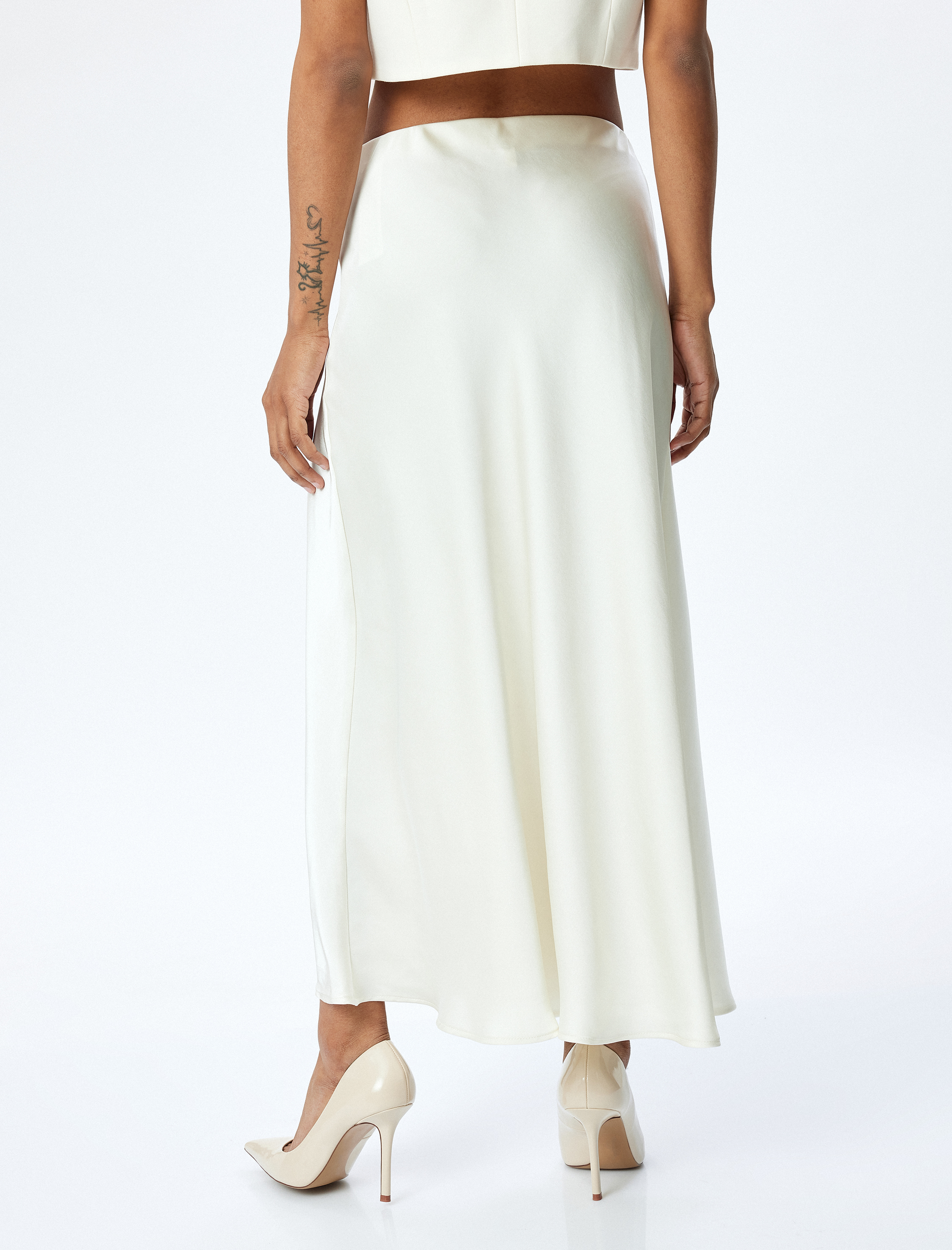   Standart Bel Kloş Uzun Saten Etek