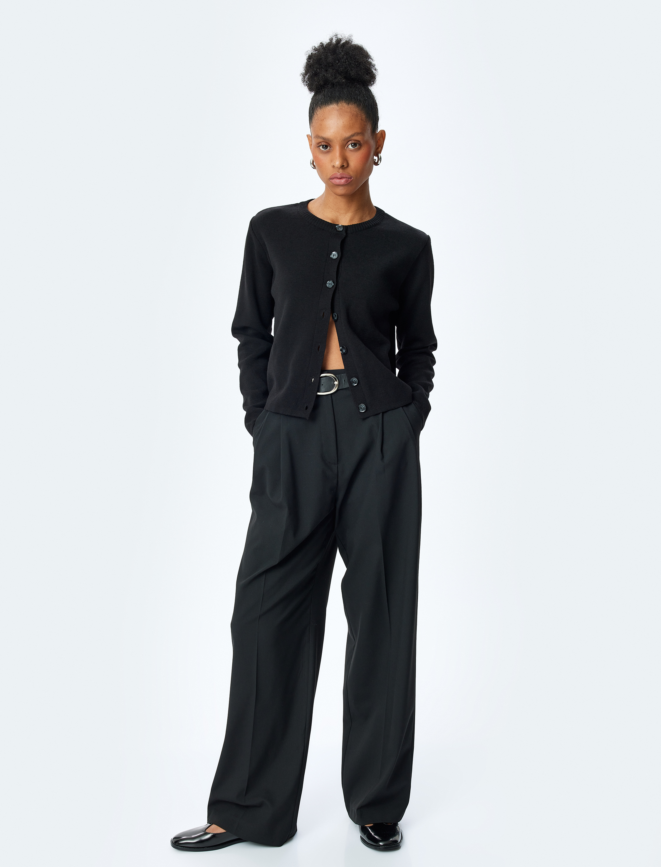   Düğmeli Uzun Kollu Bisiklet Yaka Triko Hırka