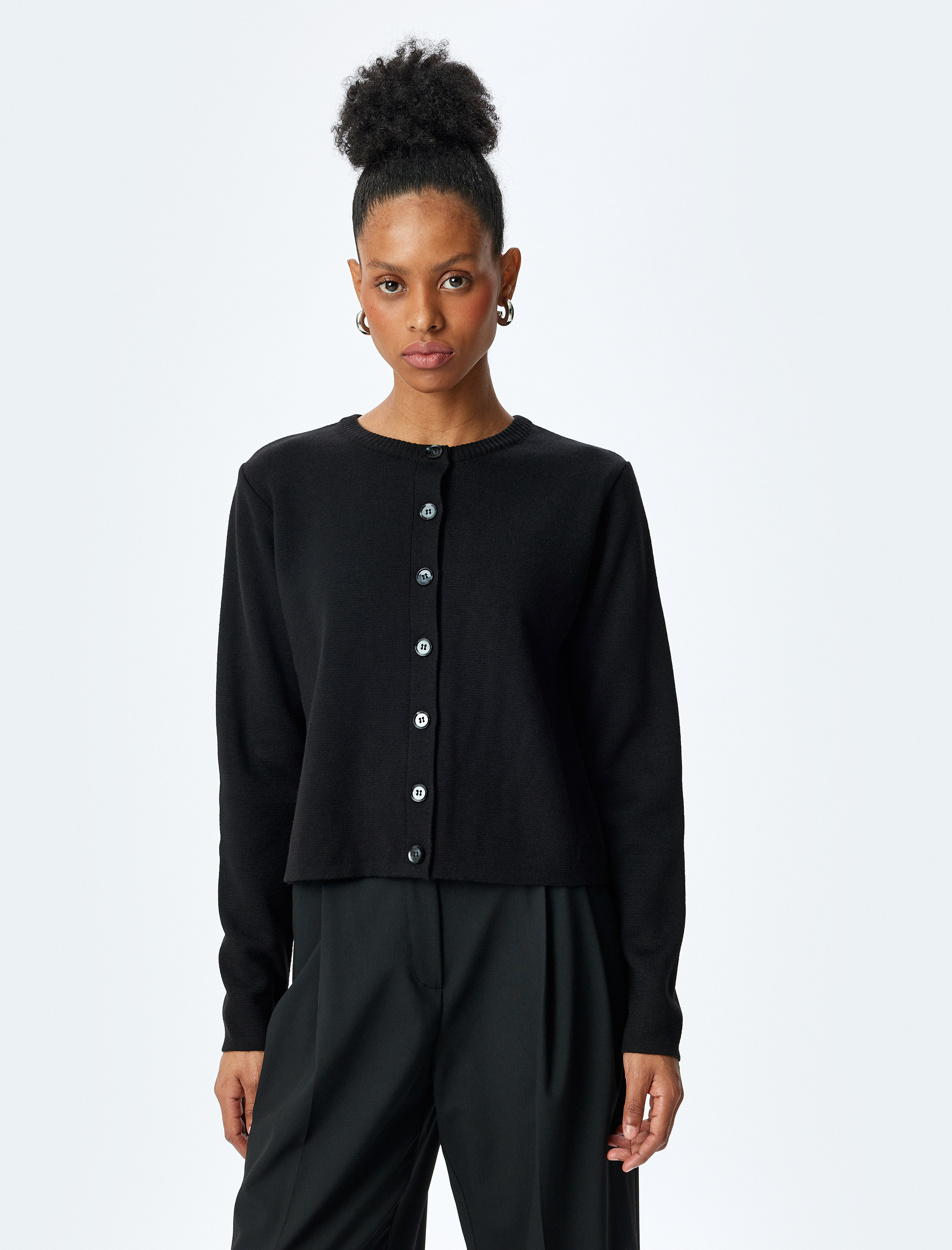   Düğmeli Uzun Kollu Bisiklet Yaka Triko Hırka