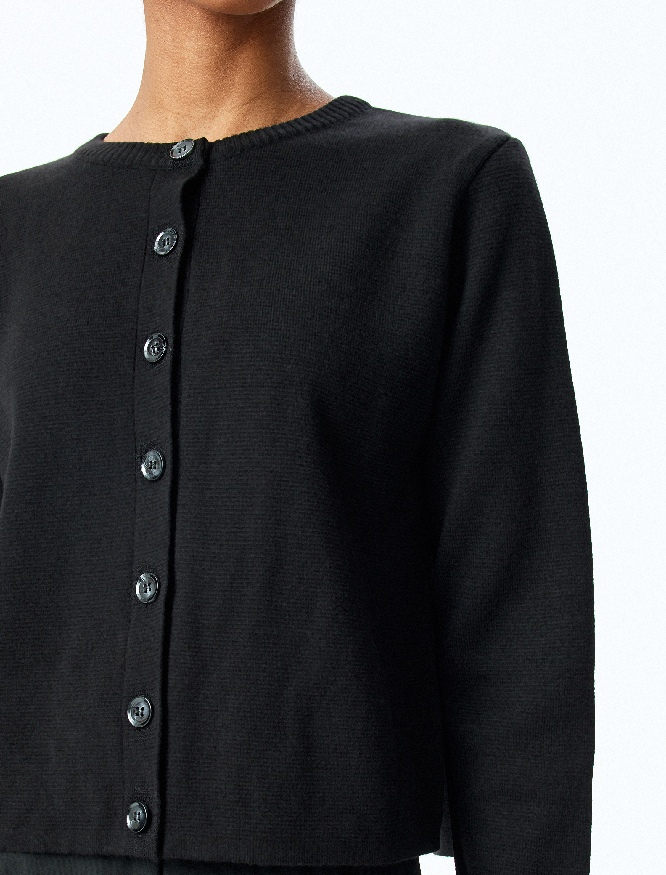   Düğmeli Uzun Kollu Bisiklet Yaka Triko Hırka