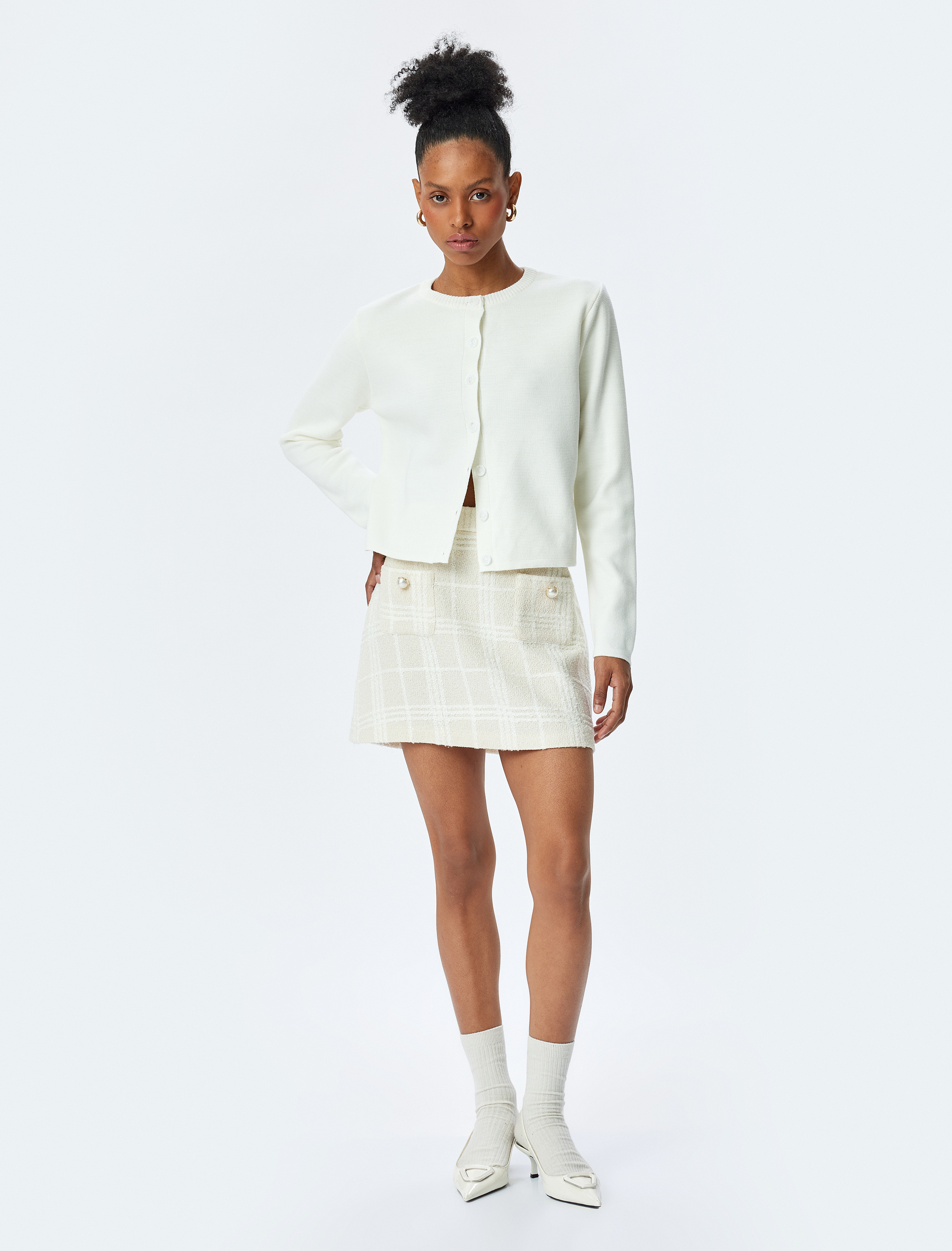   Düğmeli Uzun Kollu Bisiklet Yaka Triko Hırka