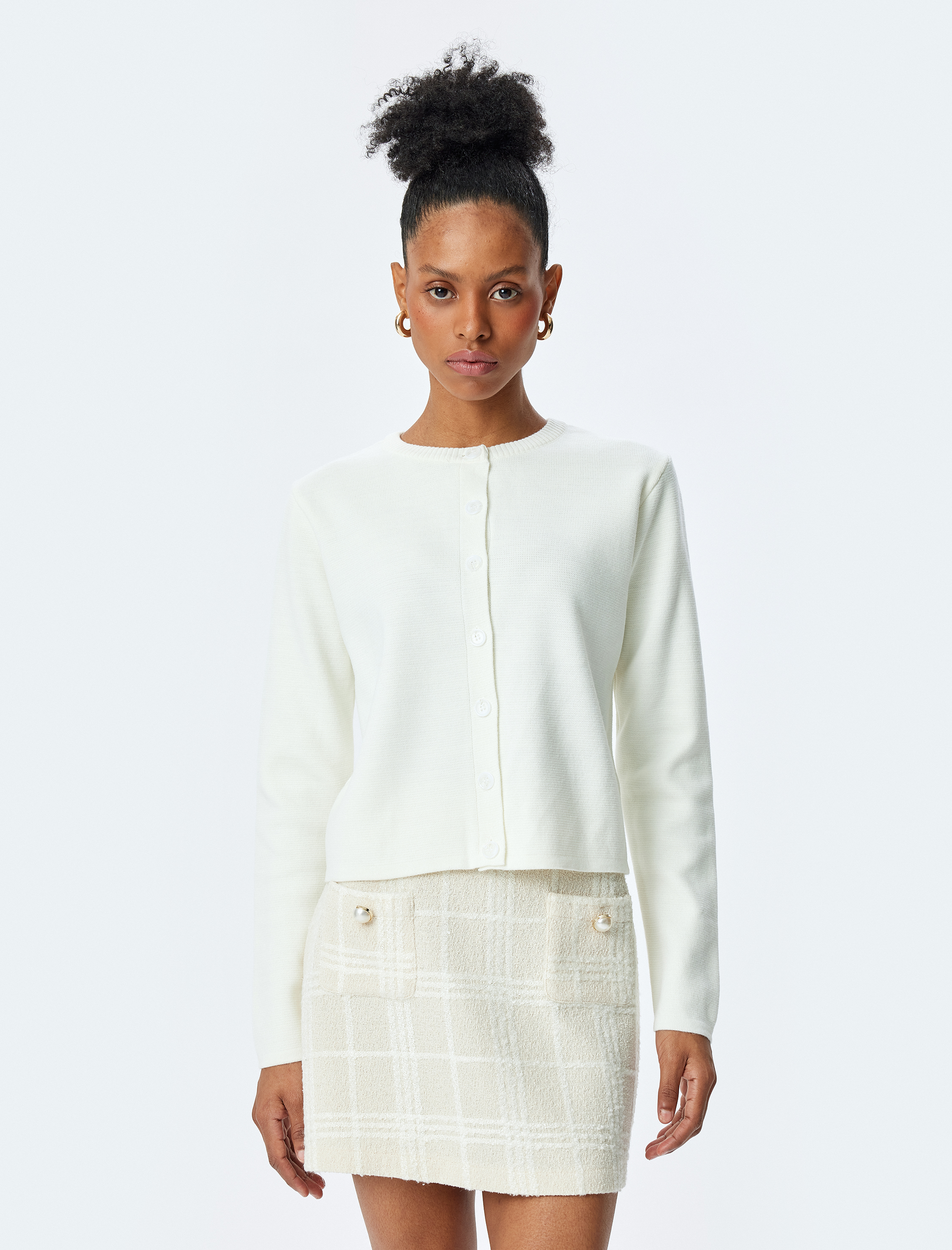   Düğmeli Uzun Kollu Bisiklet Yaka Triko Hırka