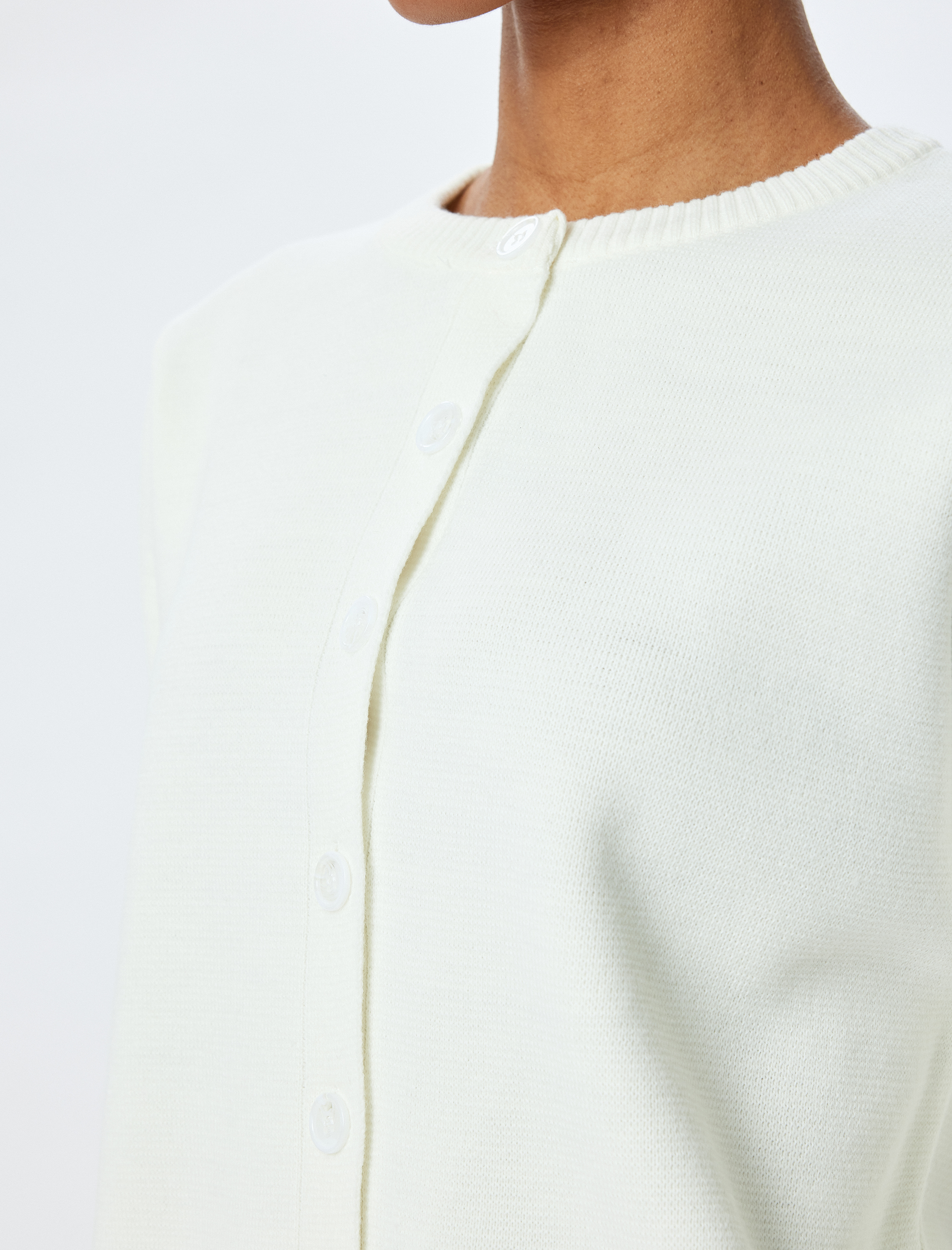   Düğmeli Uzun Kollu Bisiklet Yaka Triko Hırka