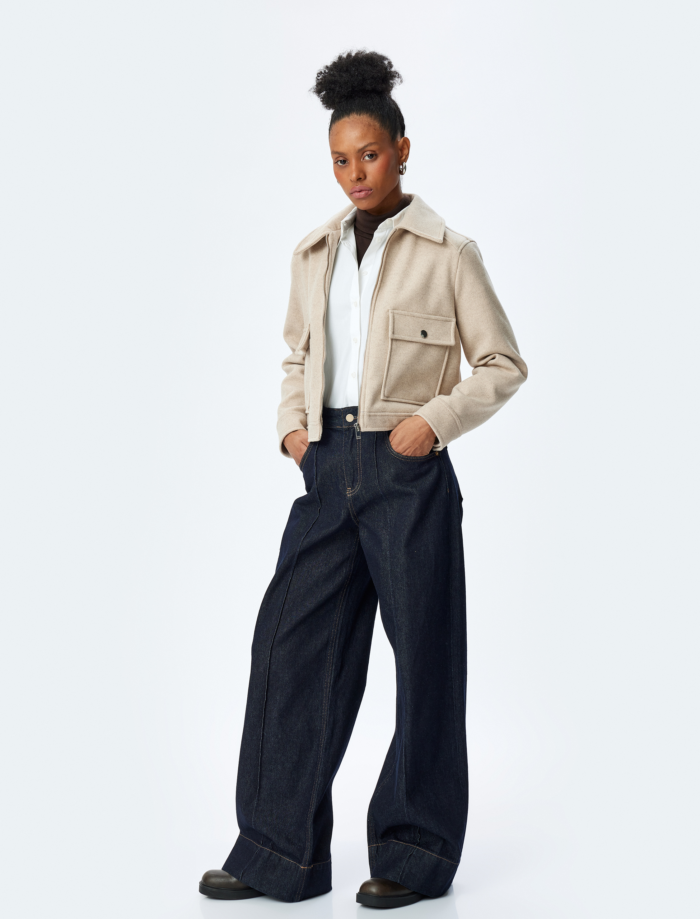   Kapaklı Cep Detaylı Rahat Kalıp Fermuarlı Kısa Kaşe Ceket