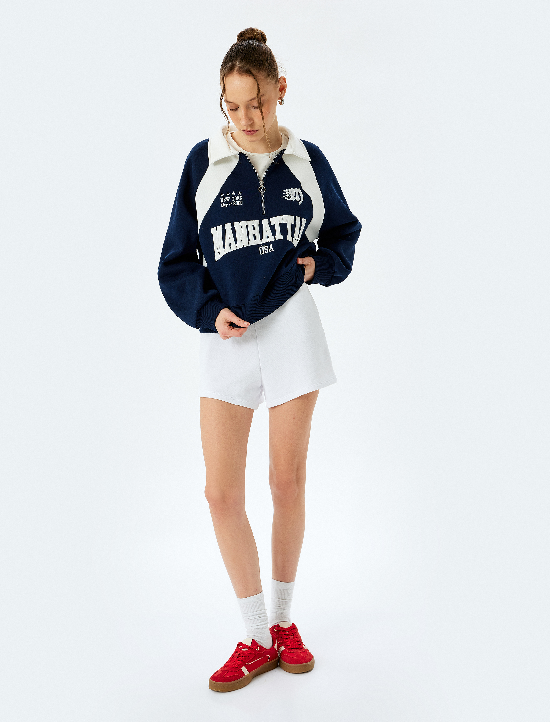  Şardonlu Yarım Fermuarlı Baskı Detaylı Uzun Kollu Polo Yaka Crop Sweatshirt