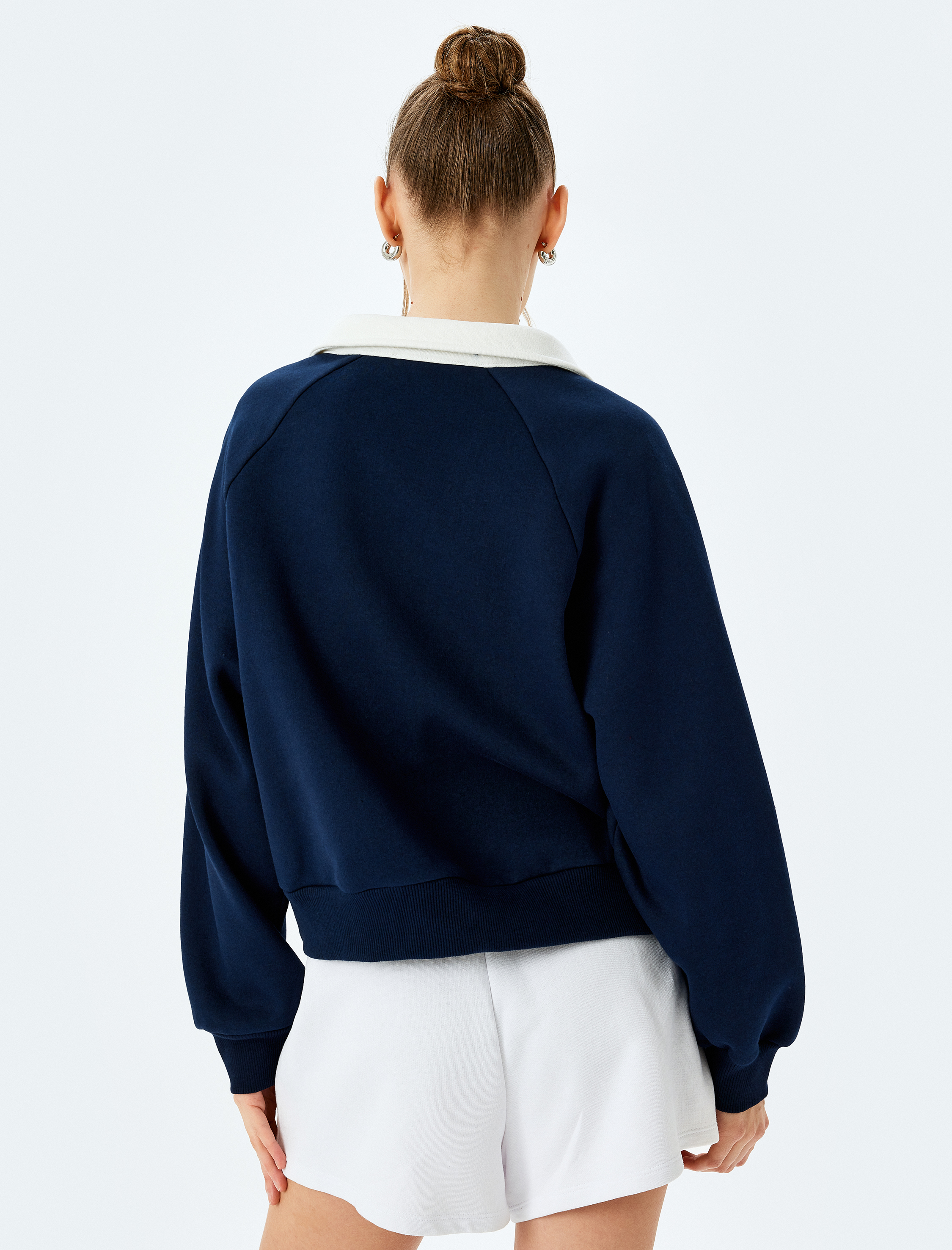   Şardonlu Yarım Fermuarlı Baskı Detaylı Uzun Kollu Polo Yaka Crop Sweatshirt