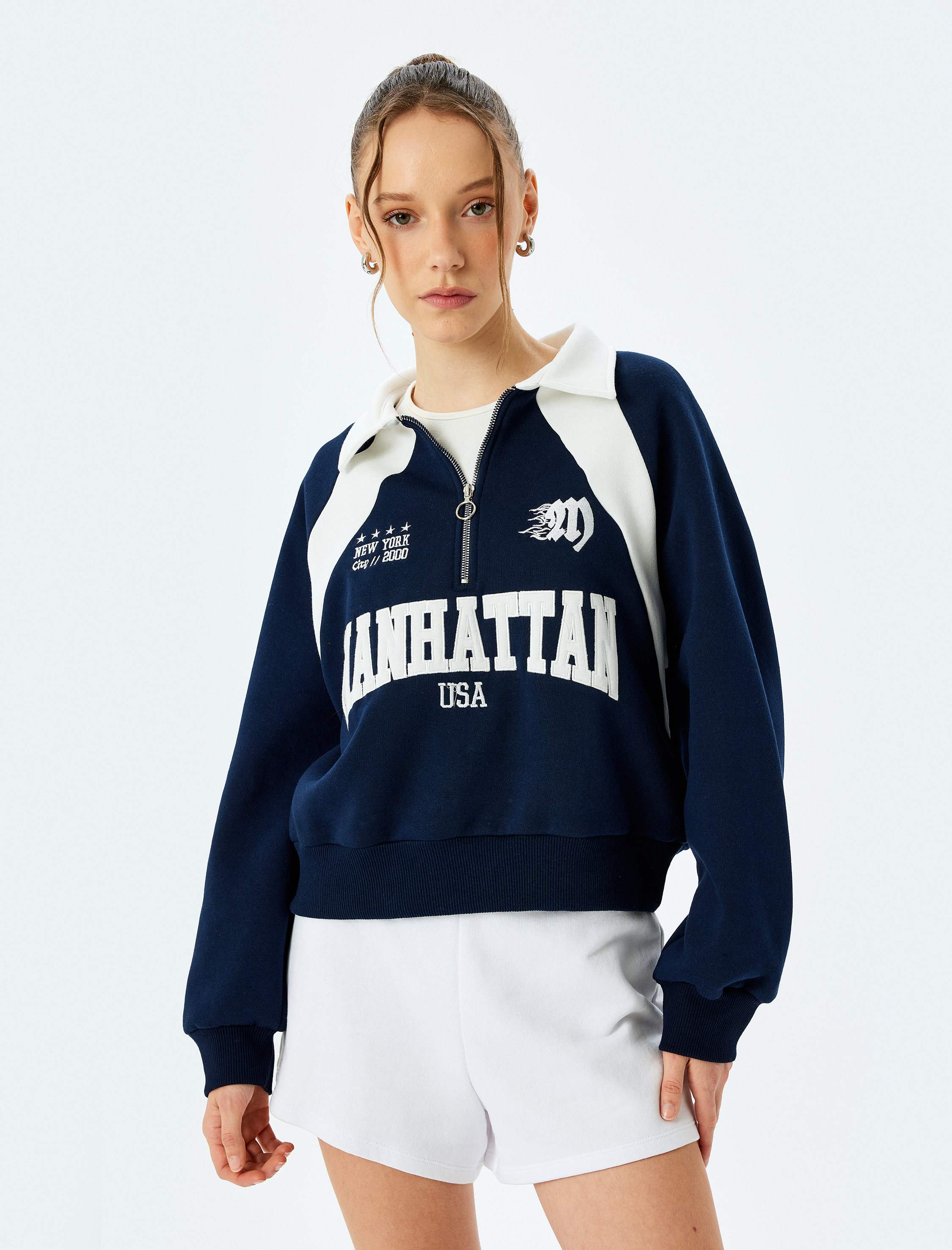   Şardonlu Yarım Fermuarlı Baskı Detaylı Uzun Kollu Polo Yaka Crop Sweatshirt