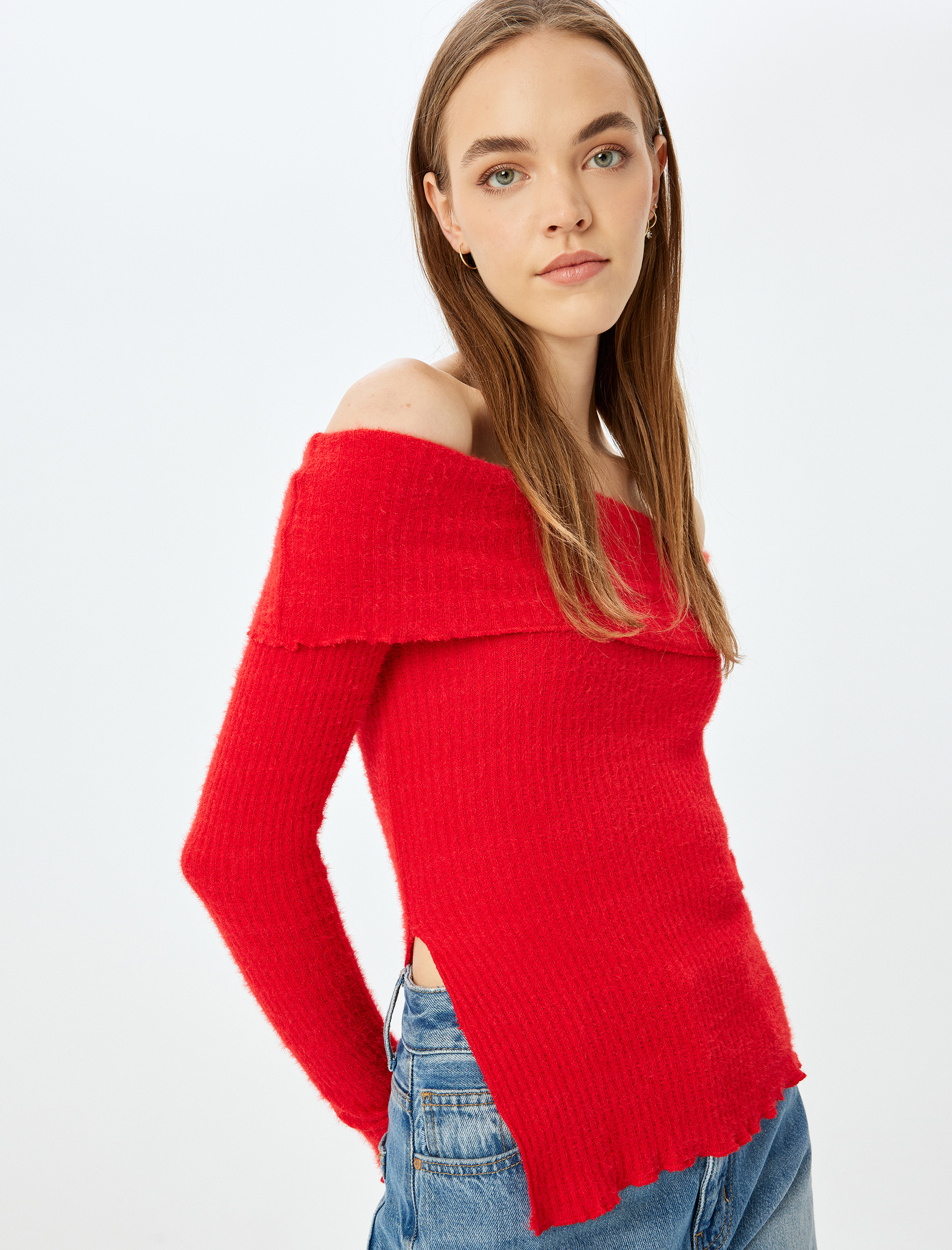 Madonna Yaka Omzu Açık Uzun Kollu Yırtmaç Detaylı Tişört