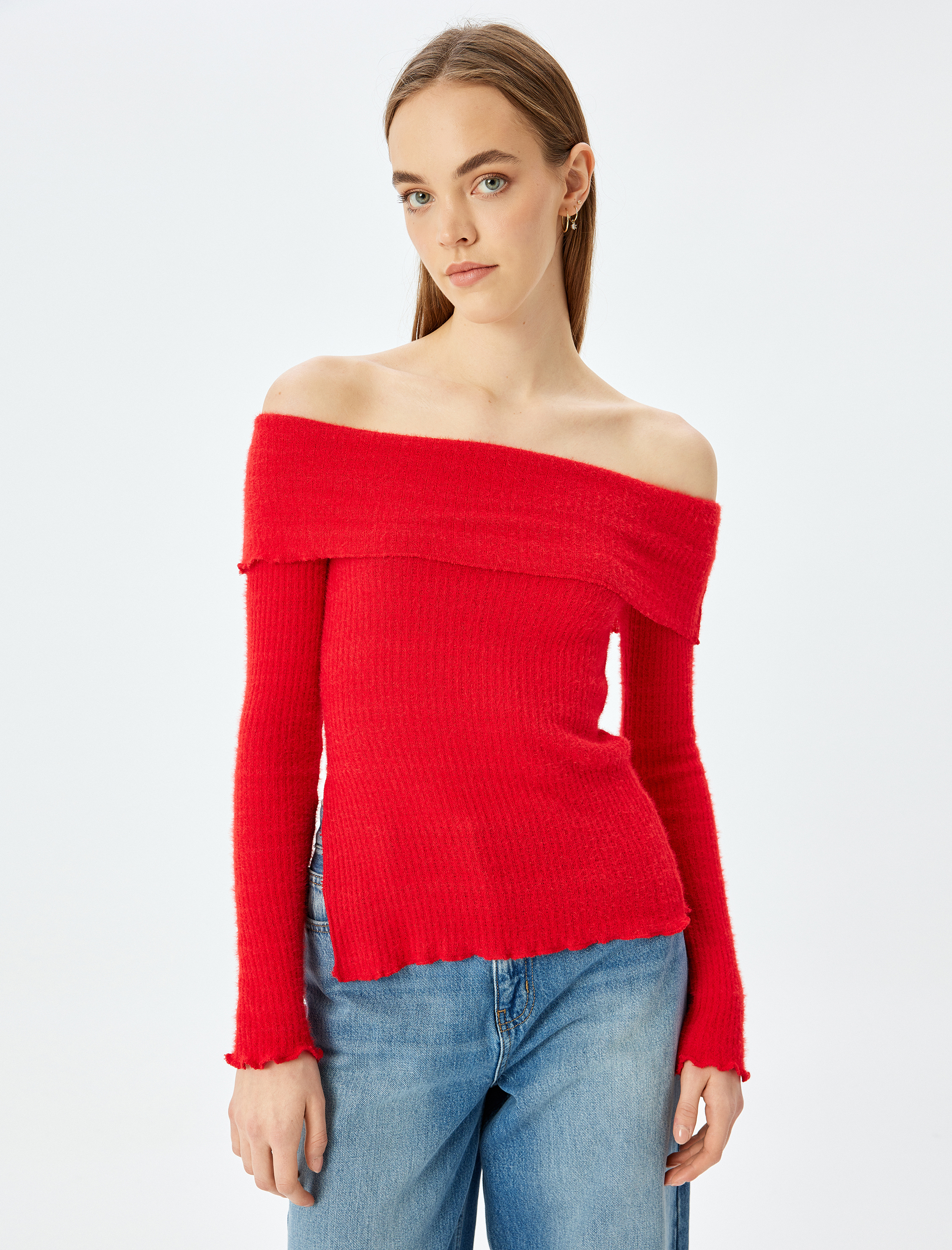 Madonna Yaka Omzu Açık Uzun Kollu Yırtmaç Detaylı Tişört