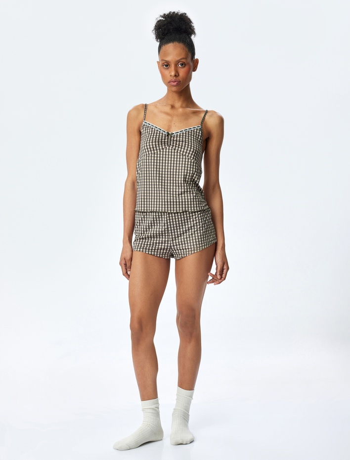  V Yaka İnce Askılı Pötikare Desenli Pijama Üstü