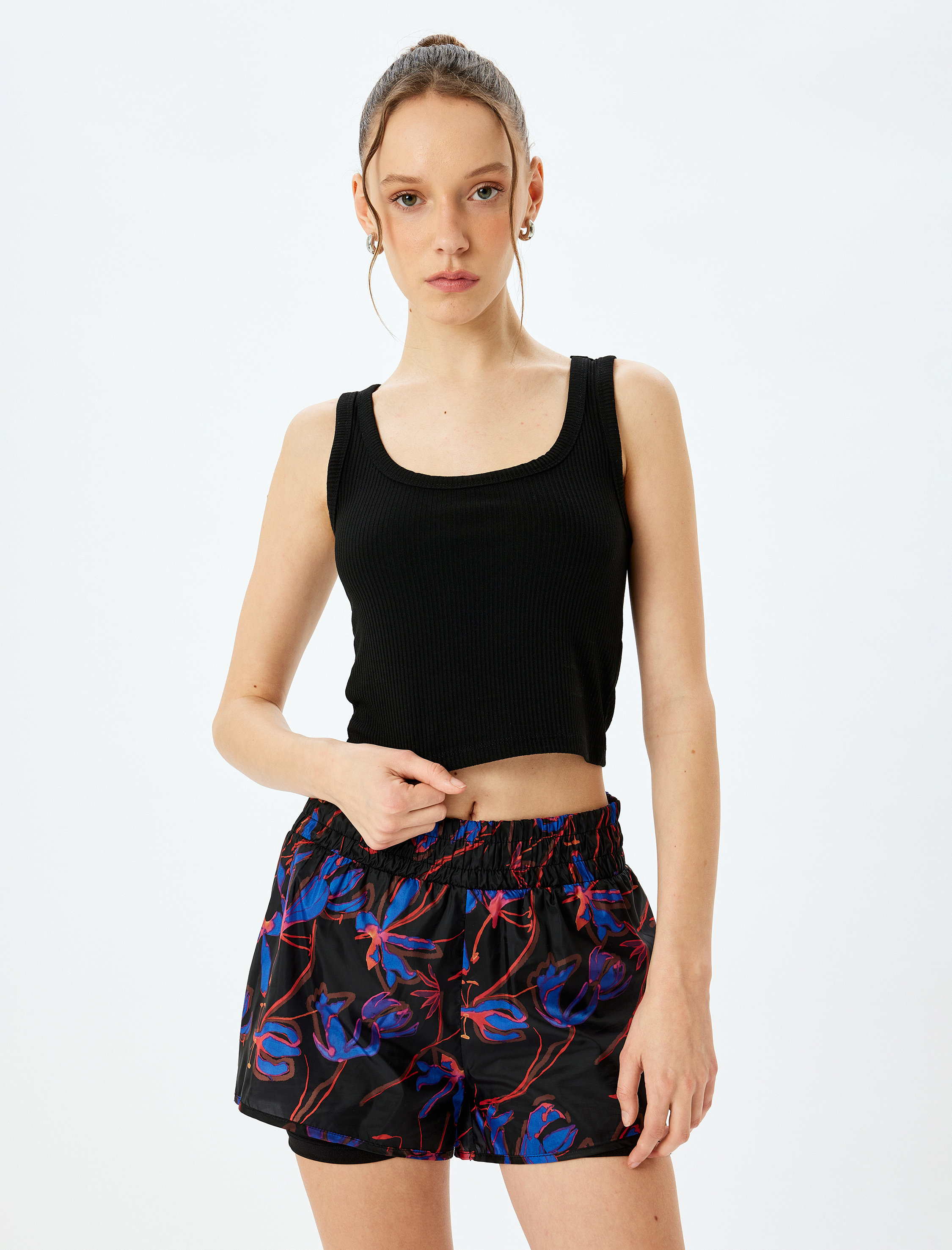   U Yaka Slim Fit Kolsuz Crop Üst