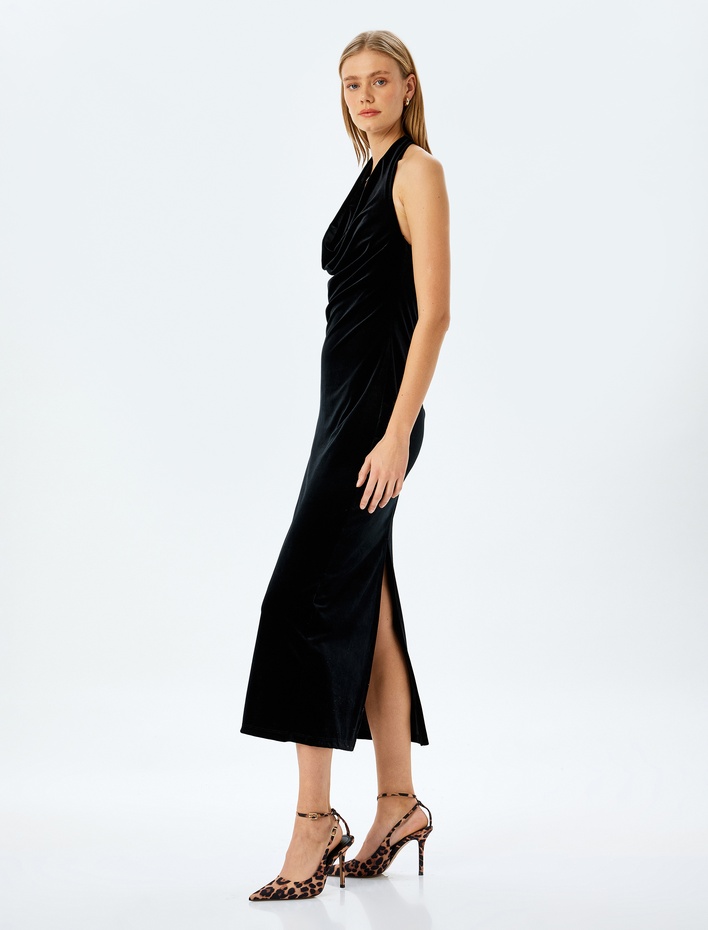  Sırt Dekolteli Uzun Halter Yaka Kadife Elbise