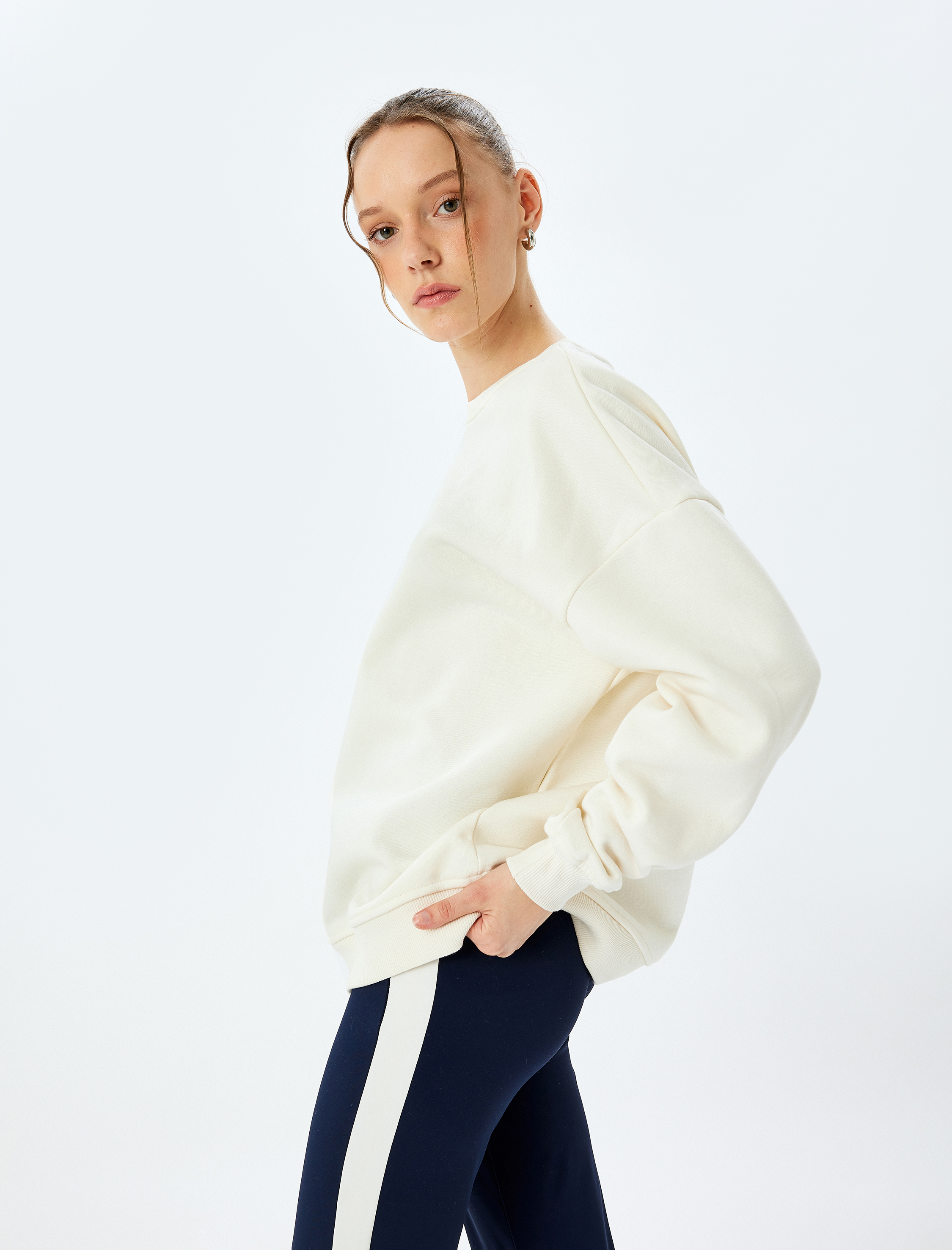 Koton Kadın Şardonlu Oversize Bisiklet Yaka Uzun Kollu Sweatshirt -1