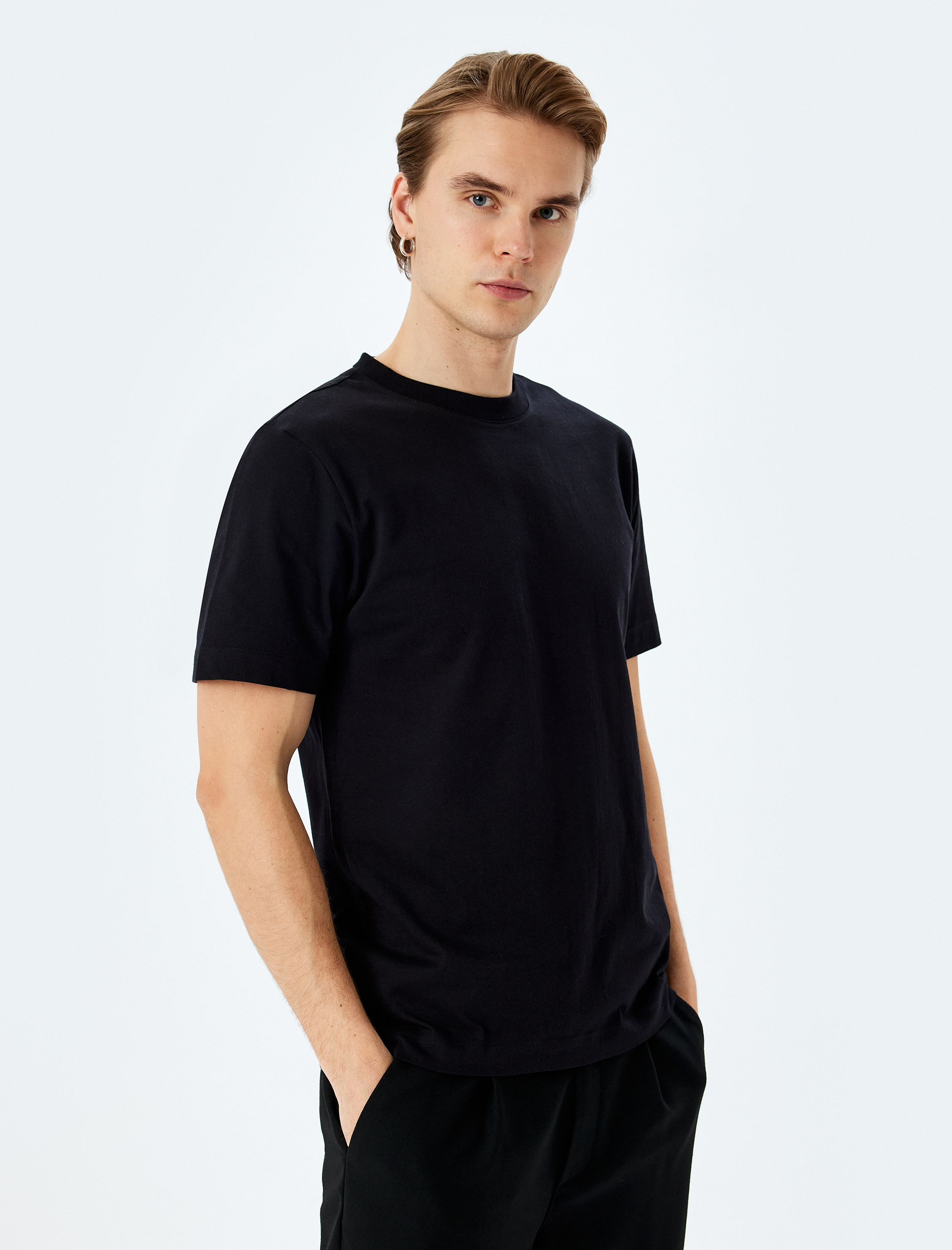   Pamuklu Bisiklet Yaka Regular Fit Kısa Kollu Basic Tişört