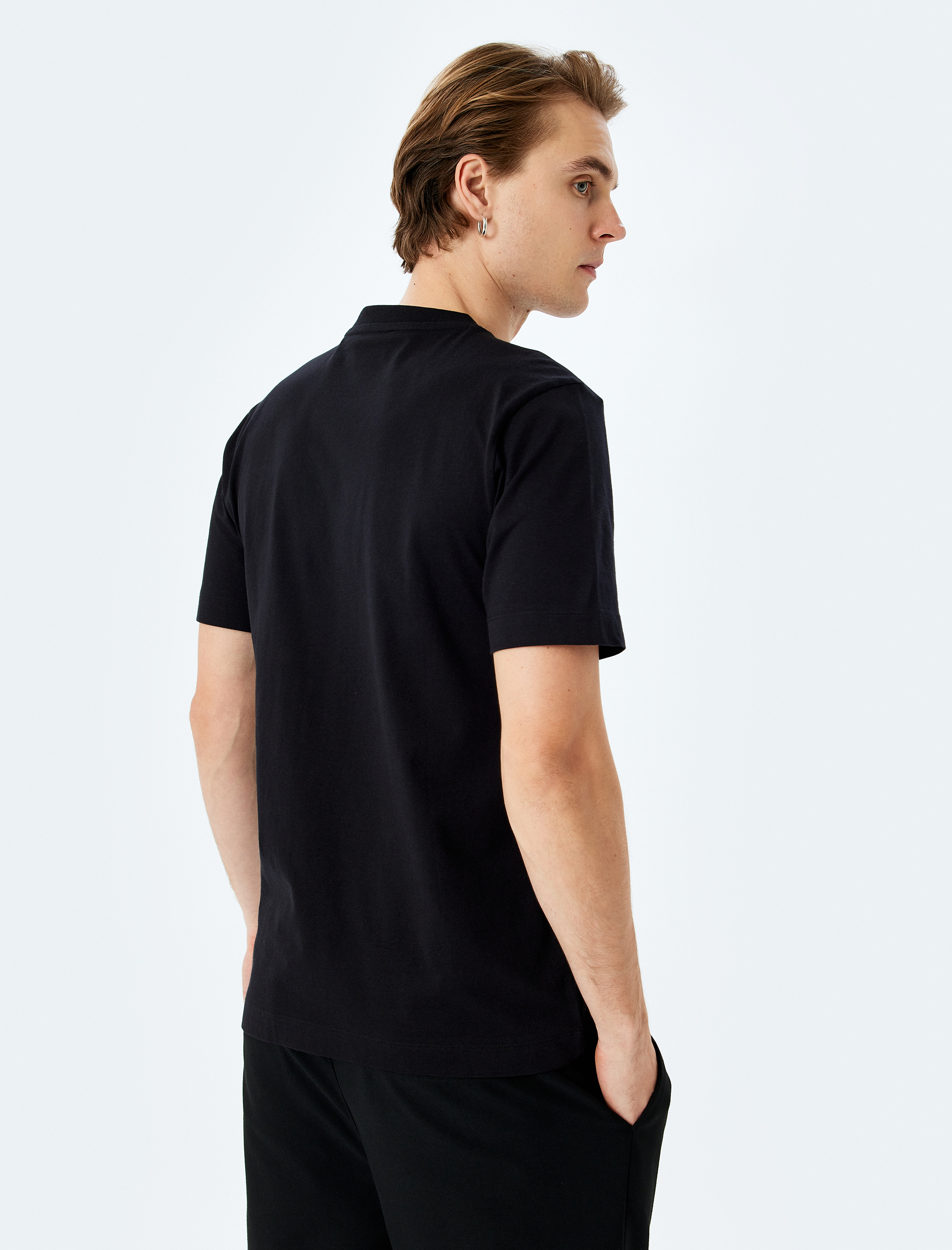   Pamuklu Bisiklet Yaka Regular Fit Kısa Kollu Basic Tişört