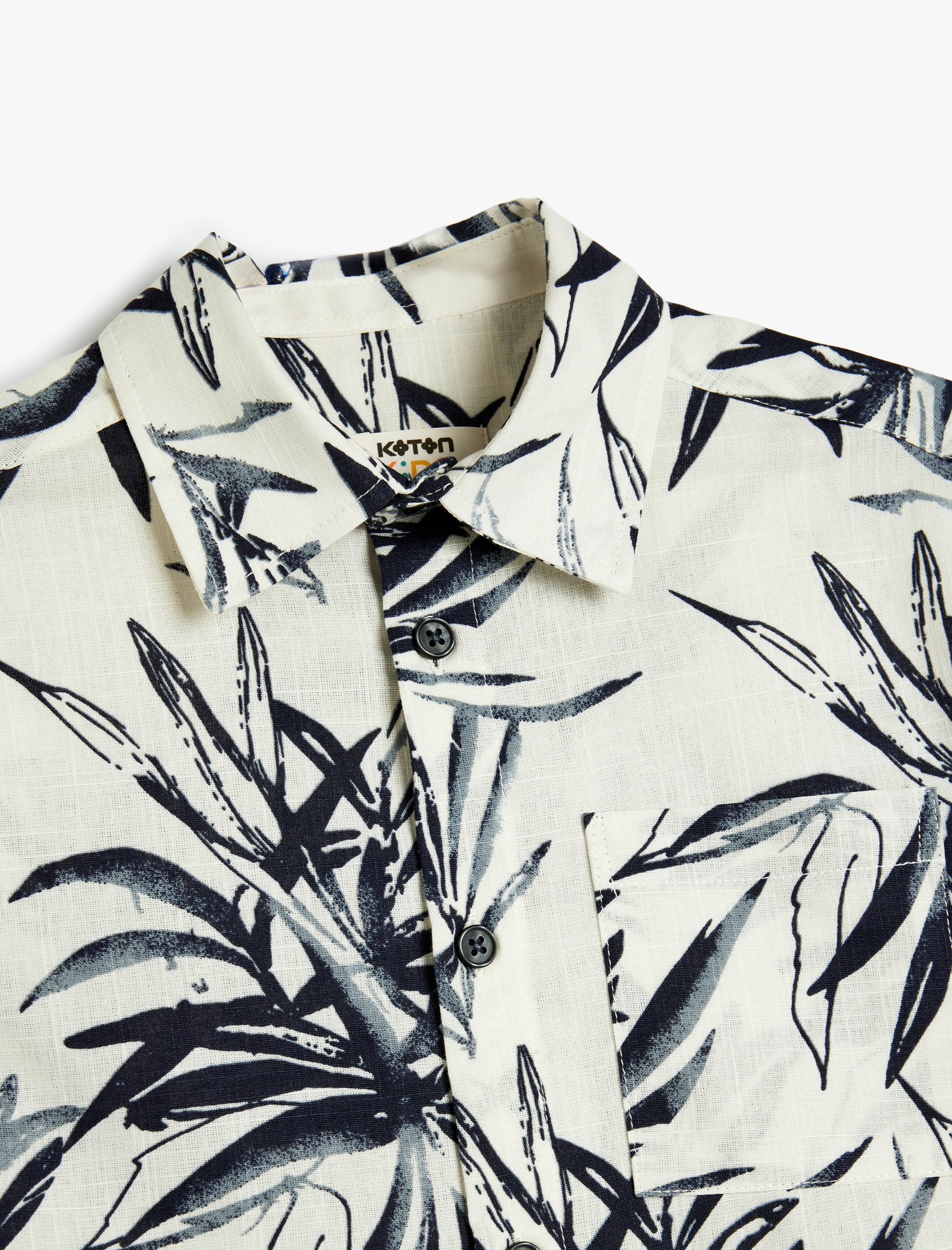  Erkek Çocuk Pamuklu Kısa Kollu Tek Cepli Yaprak Desenli Gömlek