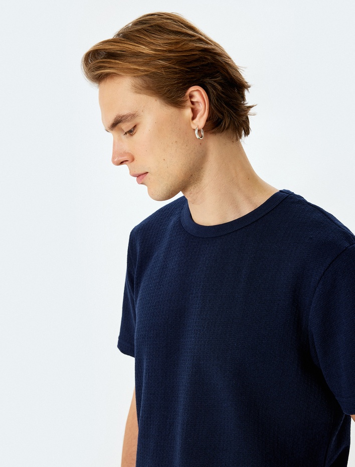  Bisiklet Yaka Regular Fit Viskon Karışımlı Tok Kumaş Kısa Kollu Basic Tişört