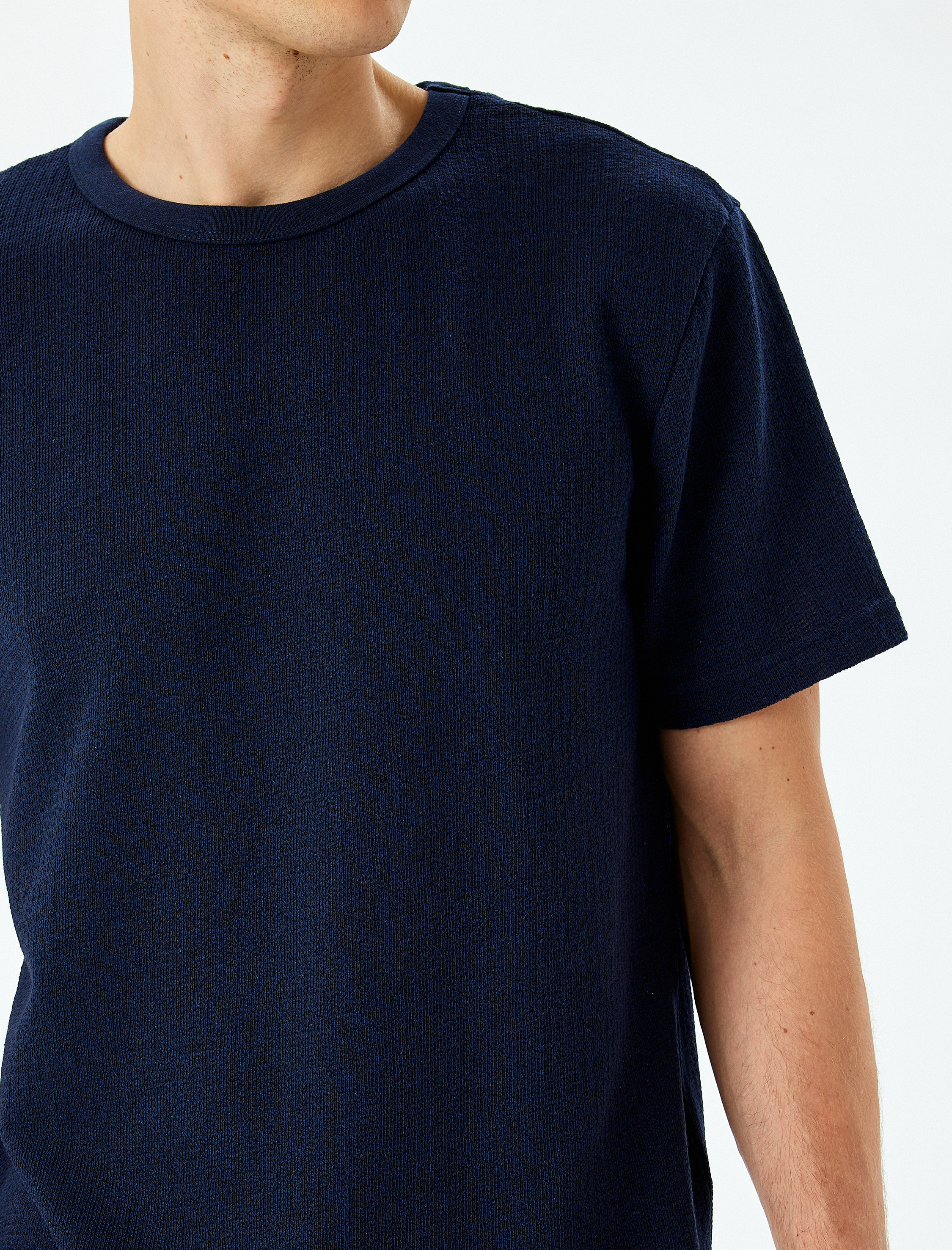   Bisiklet Yaka Regular Fit Viskon Karışımlı Tok Kumaş Kısa Kollu Basic Tişört