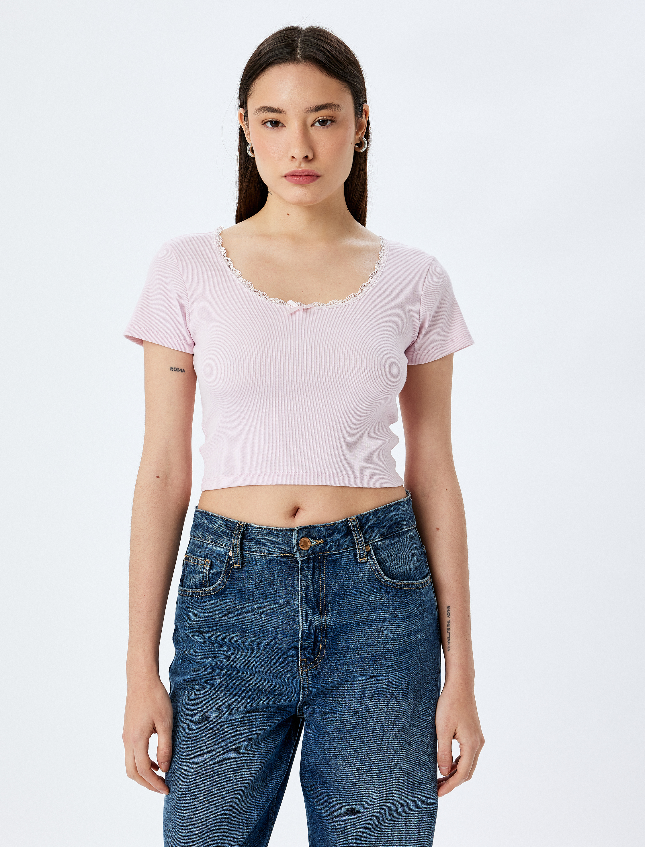   Fiyonklu Crop U Yaka Slim Fit Kısa Kollu Tişört