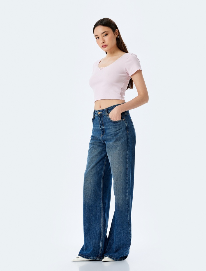  Fiyonklu Crop U Yaka Slim Fit Kısa Kollu Tişört