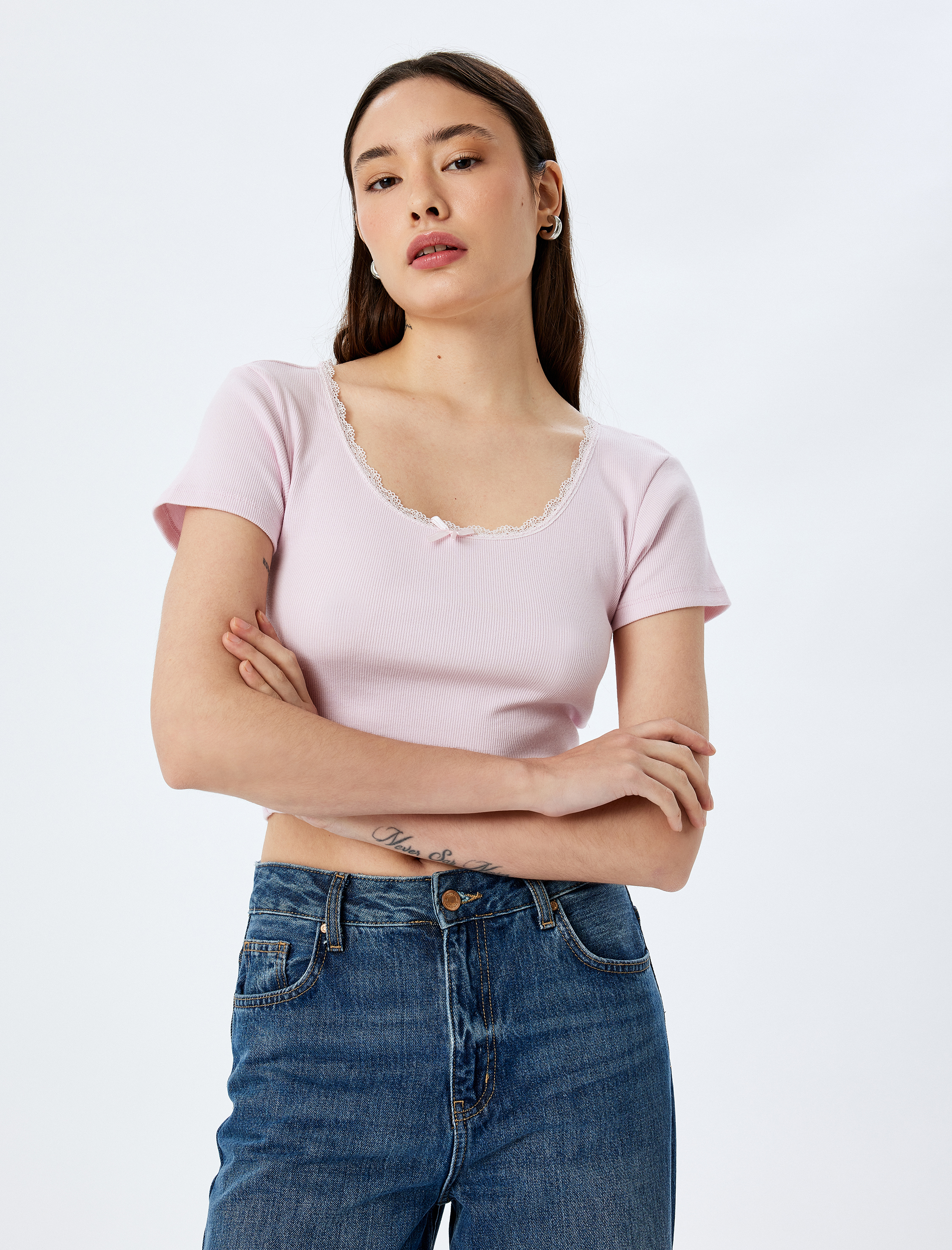 Koton Kadın Fiyonklu Crop U Yaka Slim Fit Kısa Kollu Tişört -1