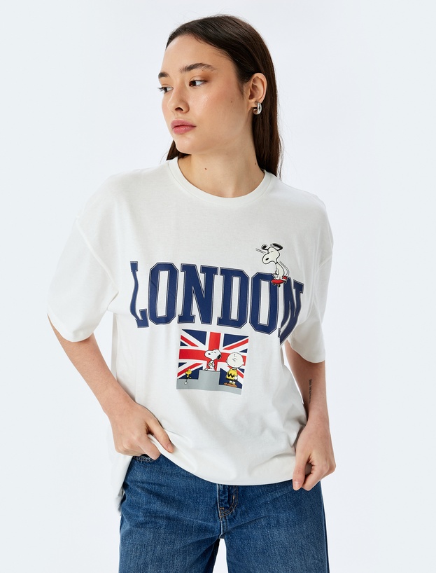 Snoopy Lisanslı Arkası Baskılı Kısa Kollu Oversize Tişört_1