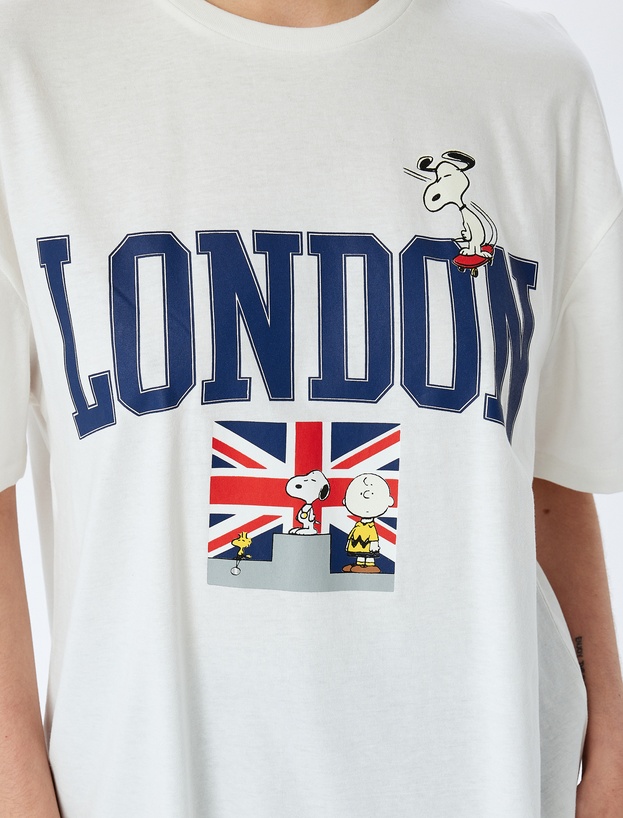 Snoopy Lisanslı Arkası Baskılı Kısa Kollu Oversize Tişört_4