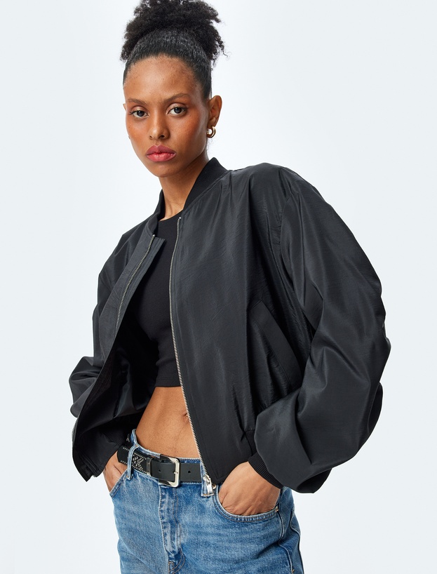 Arkası Drape Detaylı Kolej Yaka Parlak Crop Bomber Ceket_0