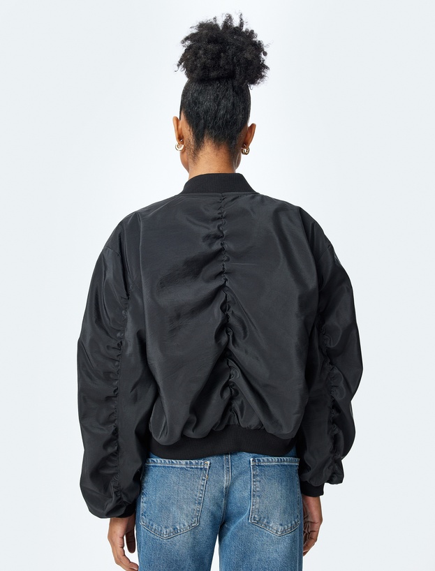Arkası Drape Detaylı Kolej Yaka Parlak Crop Bomber Ceket_3