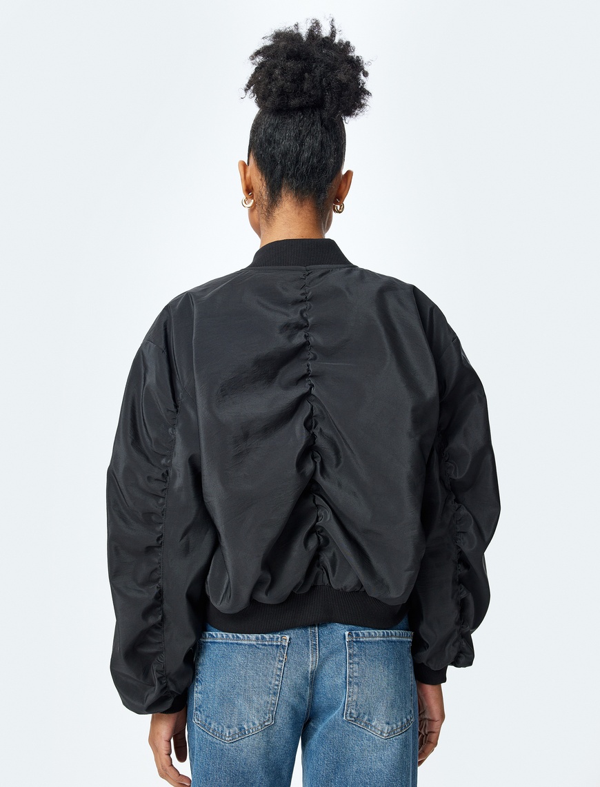   Arkası Drape Detaylı Kolej Yaka Parlak Crop Bomber Ceket